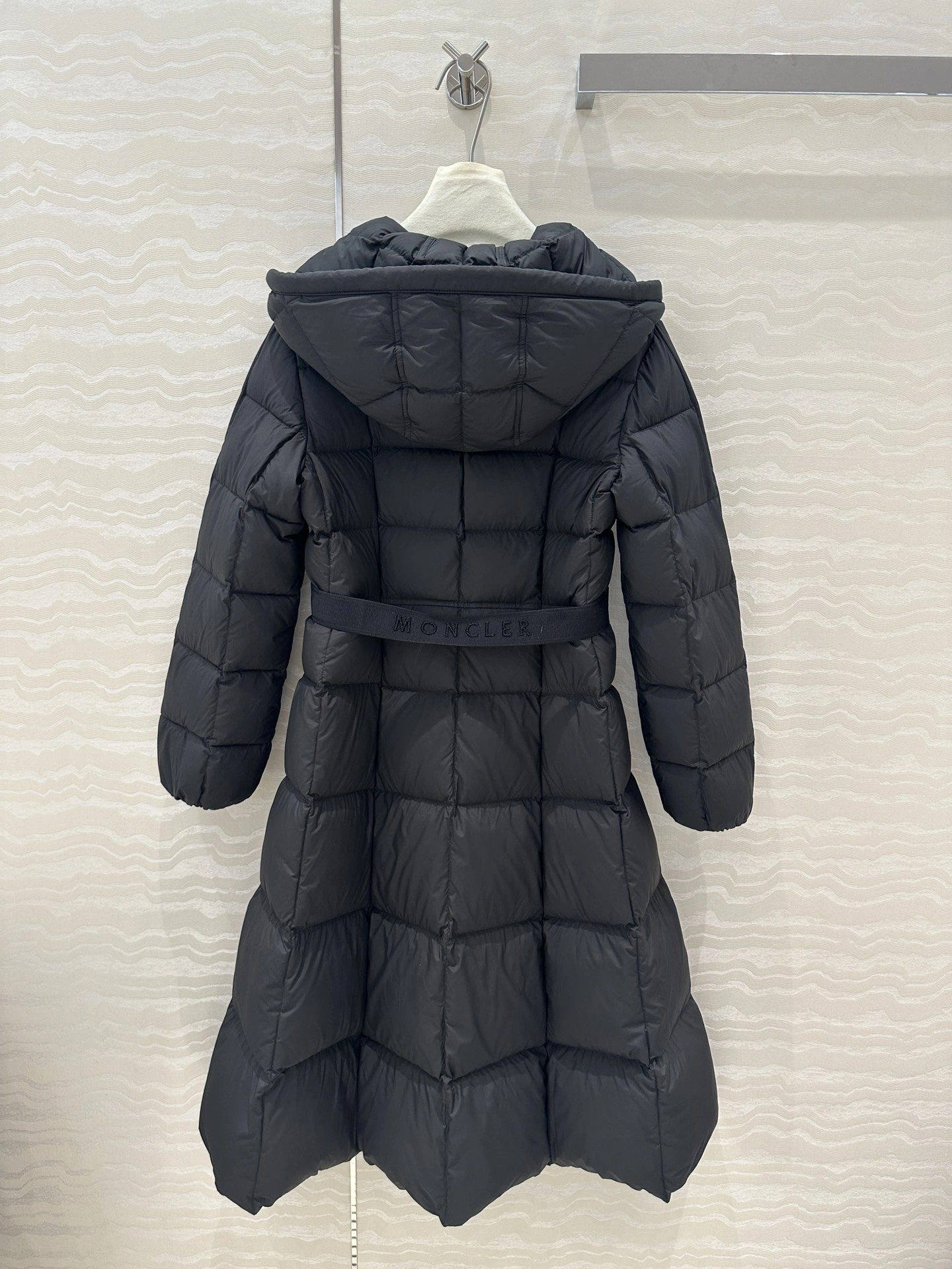 Moncler Down Jackets Classic 145965