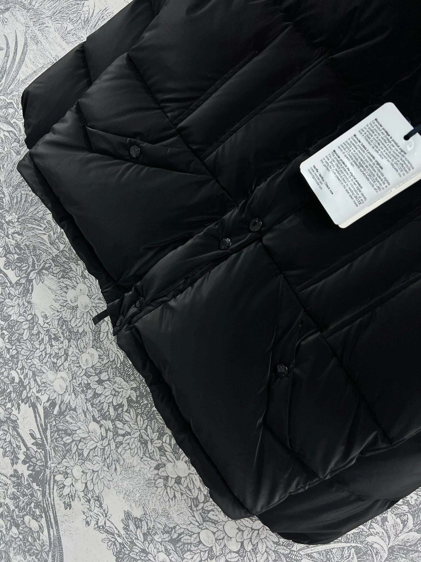 Moncler Down Jackets HighQuality 145952