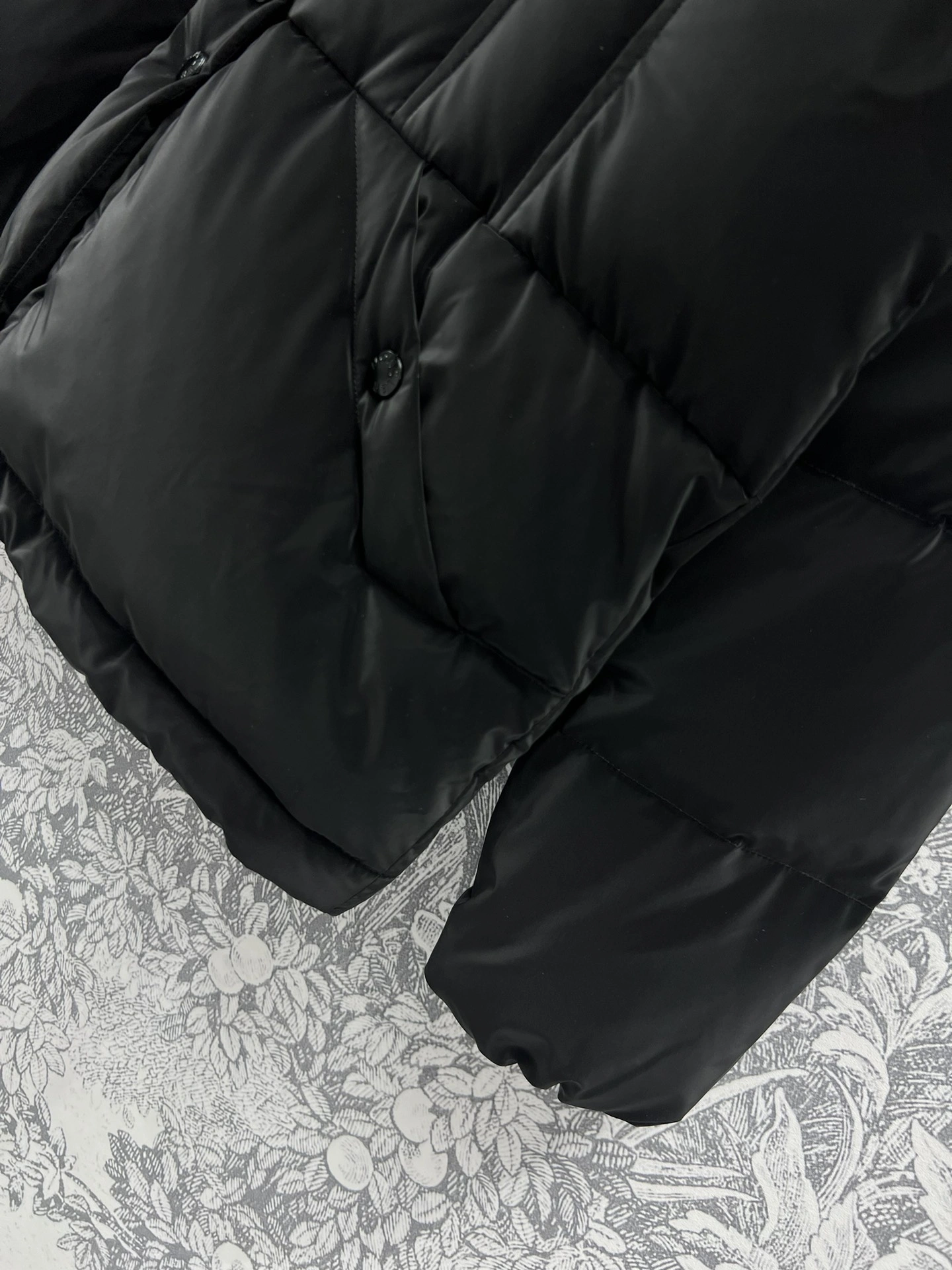 Moncler Down Jackets HighQuality 145952