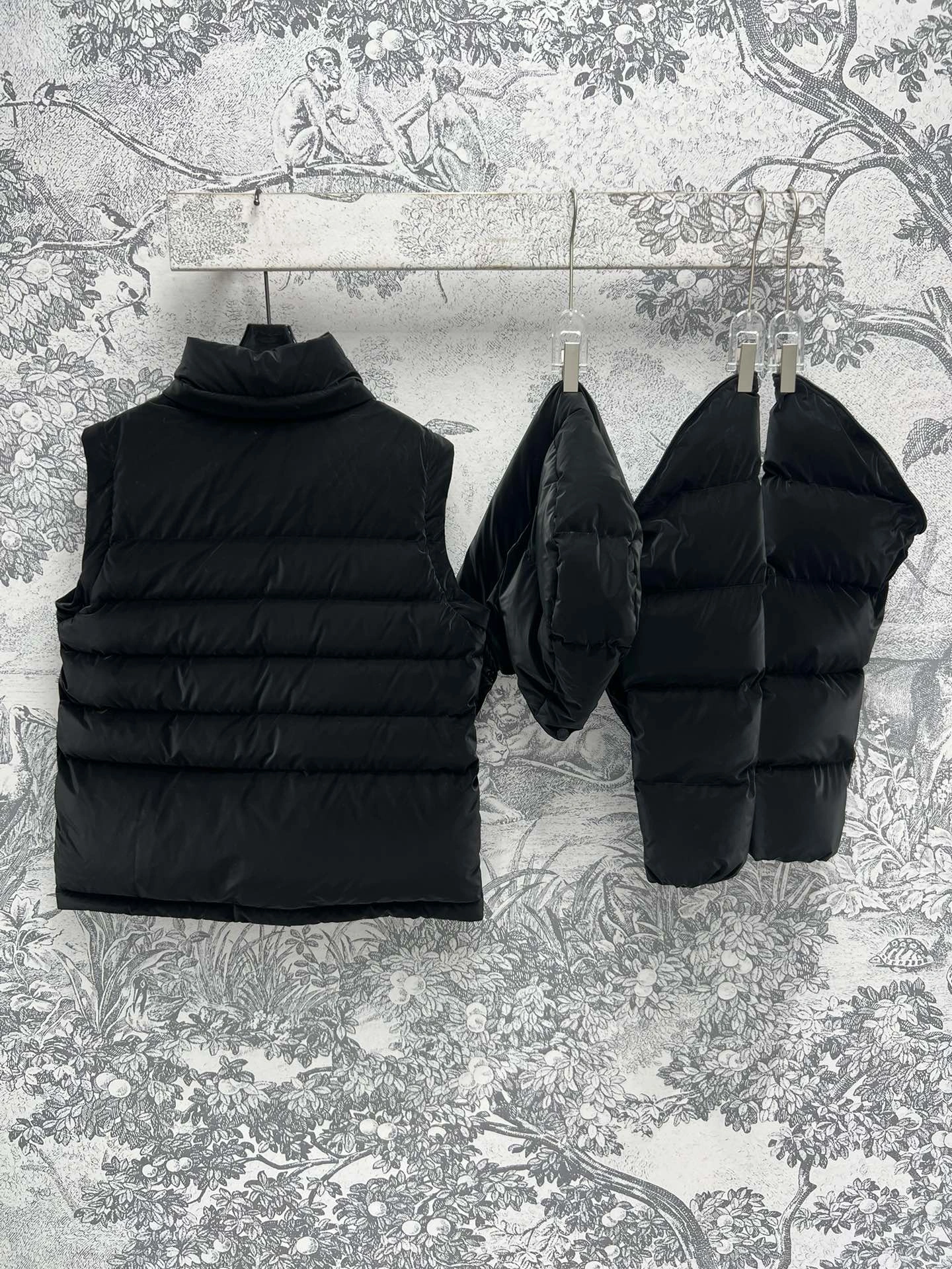 Moncler Down Jackets HighQuality 145952