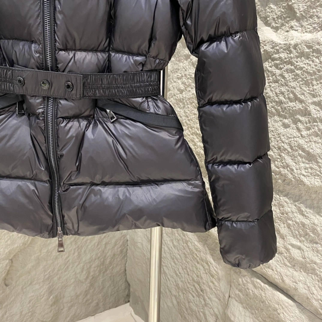 Moncler Down Jackets Breathable 145950