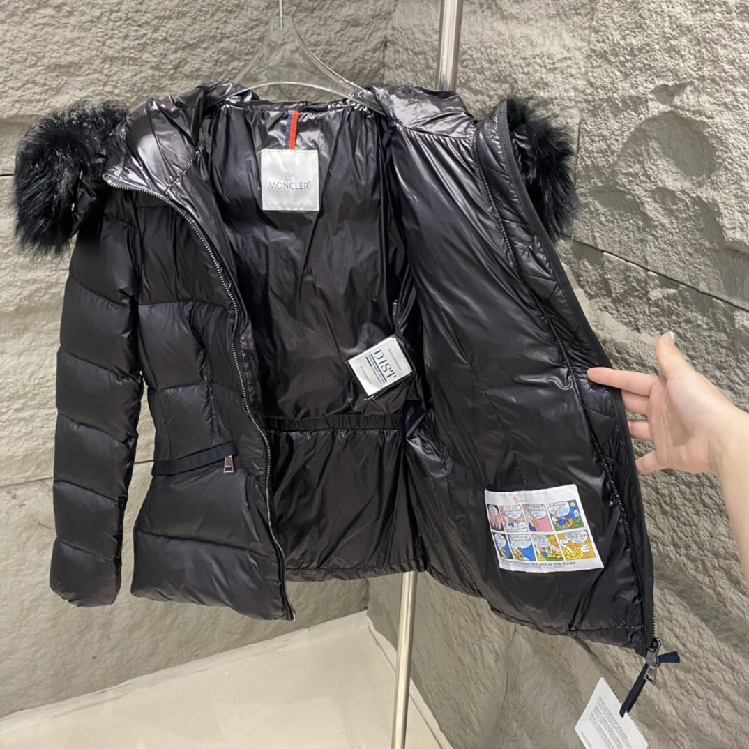 Moncler Down Jackets Breathable 145950