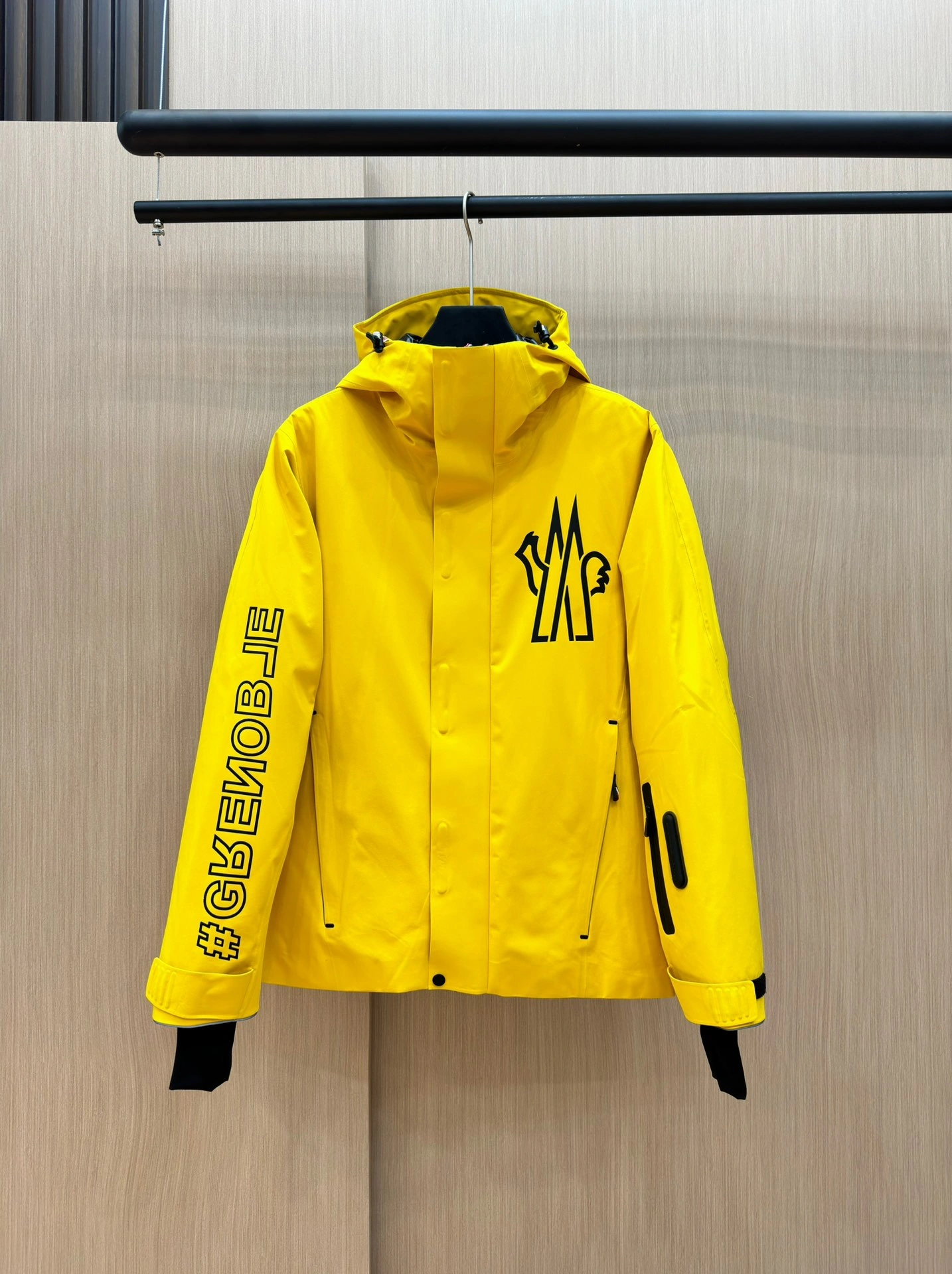 Flexible Moncler Down Jackets 145941