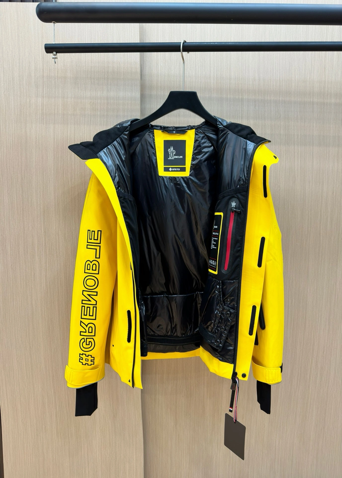 Flexible Moncler Down Jackets 145941