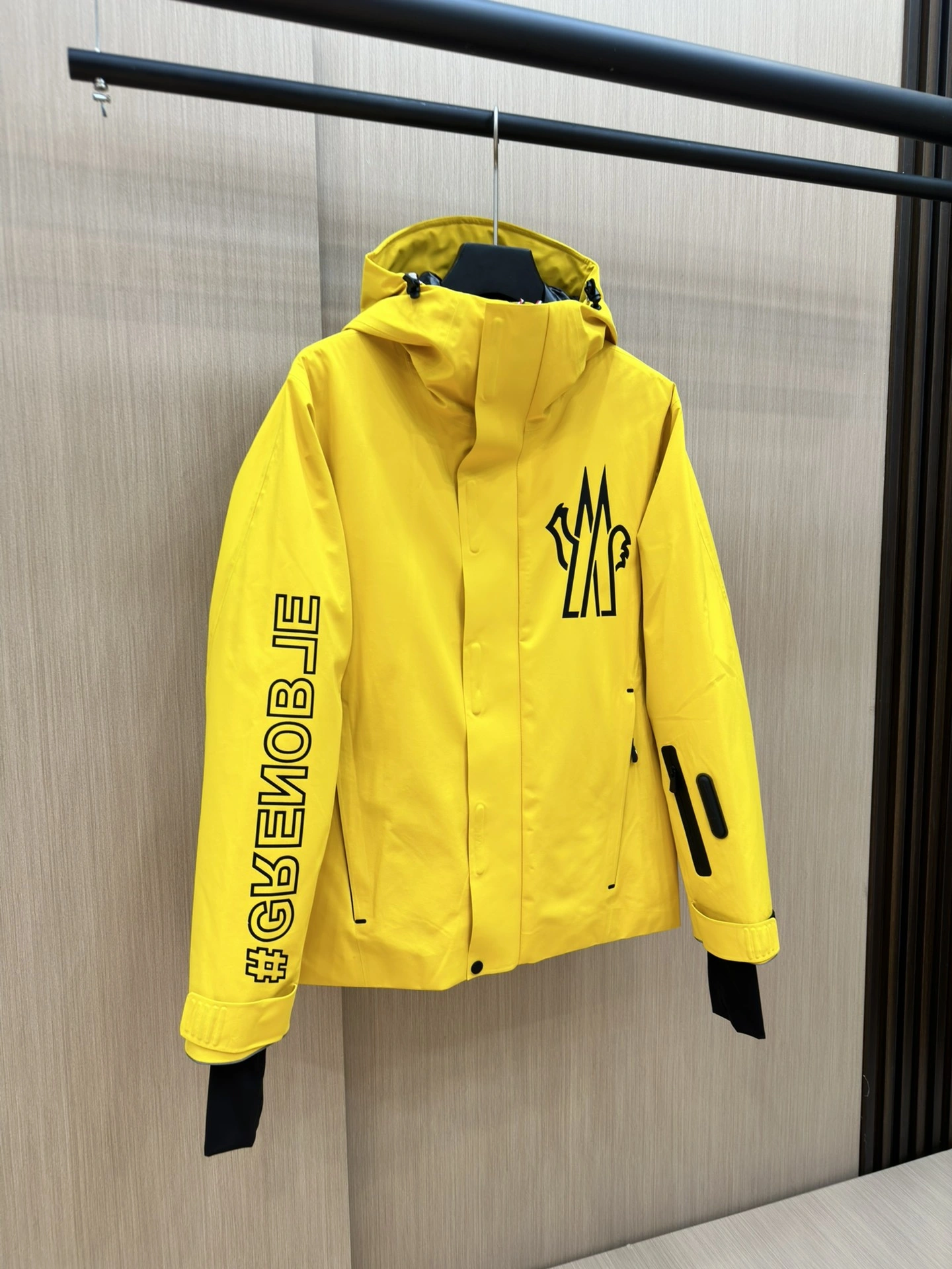 Flexible Moncler Down Jackets 145941