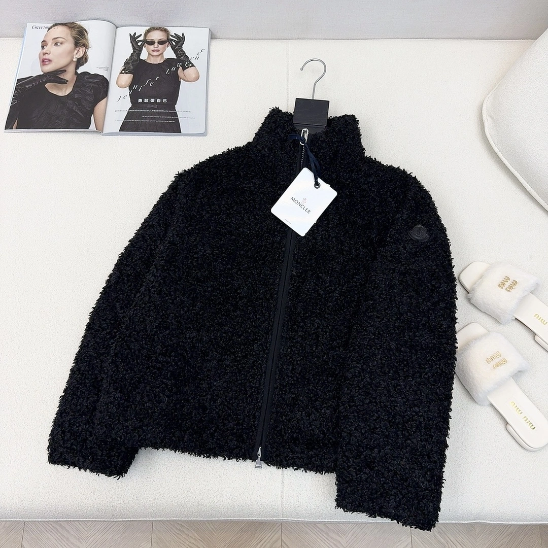 Moncler Down Jackets WellDesigned 145917