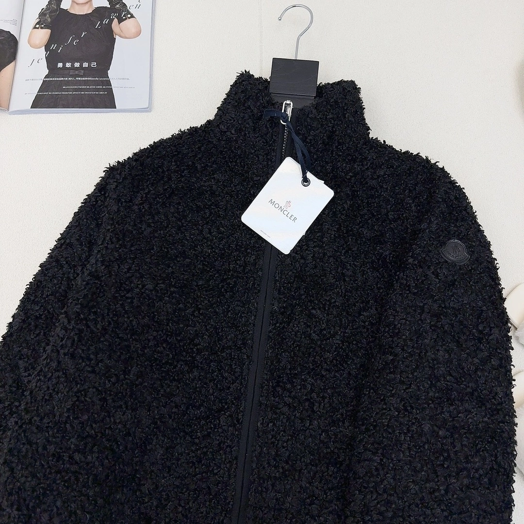 Moncler Down Jackets WellDesigned 145917