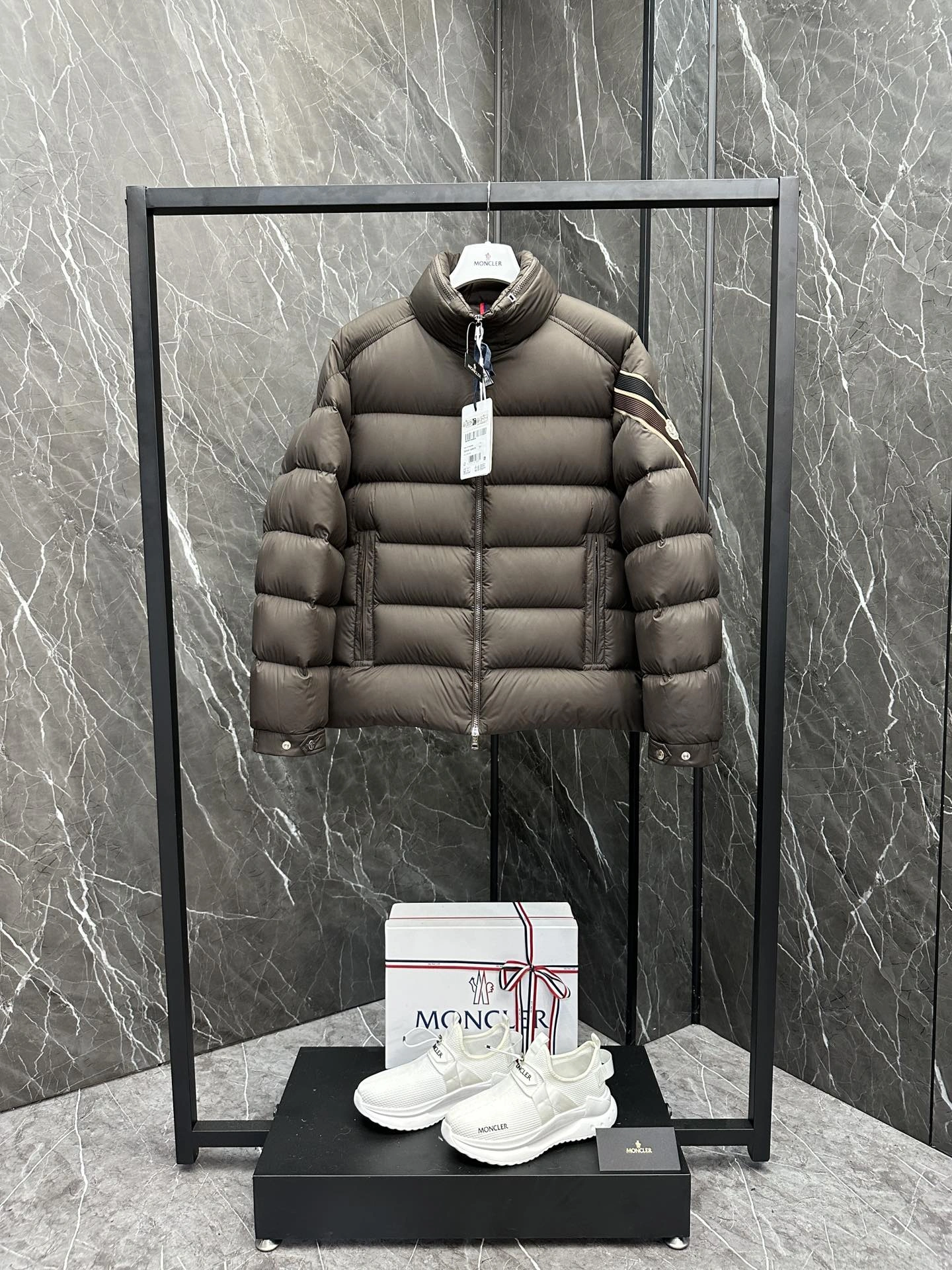 DailyWear Moncler Down Jackets 145911