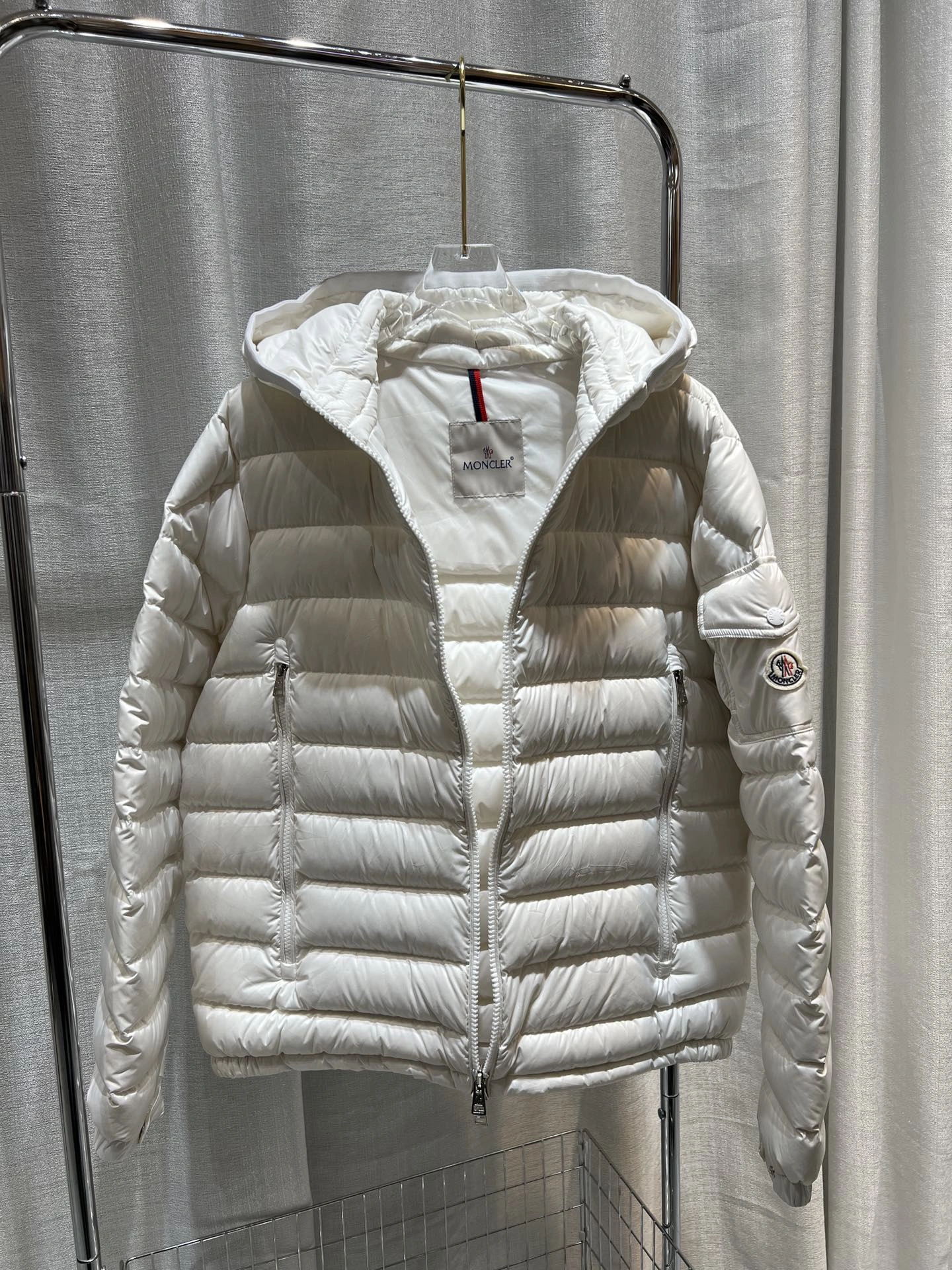 Moncler Down Jackets Elegant 145905