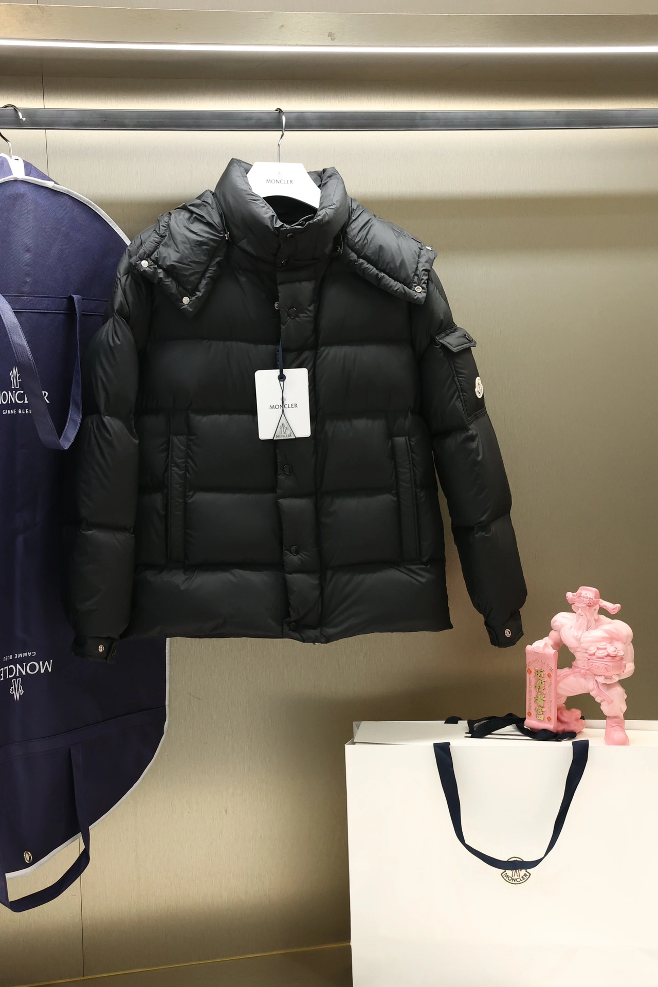 Moncler Down Jackets EyeCatching 145902