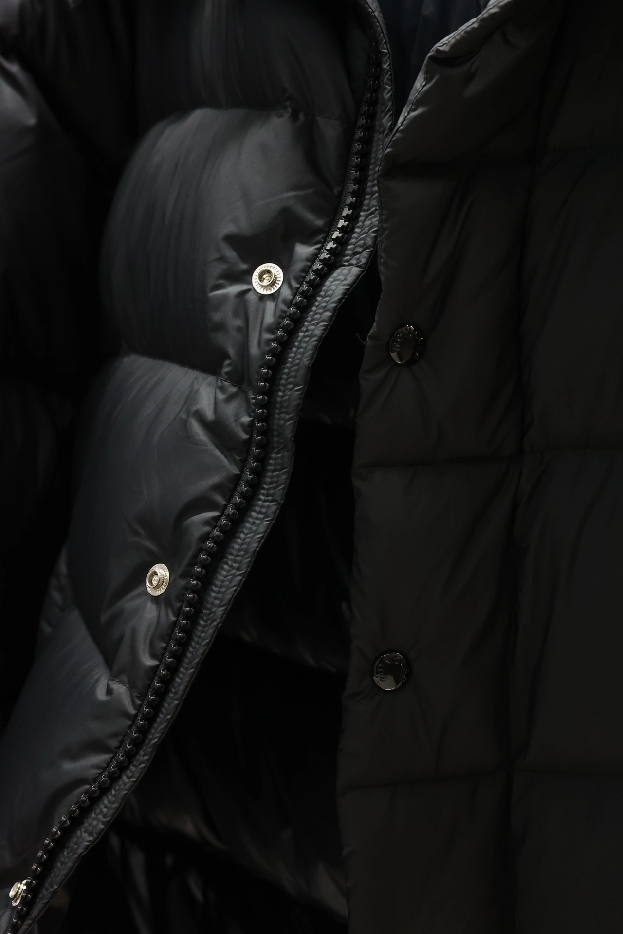 Moncler Down Jackets EyeCatching 145902