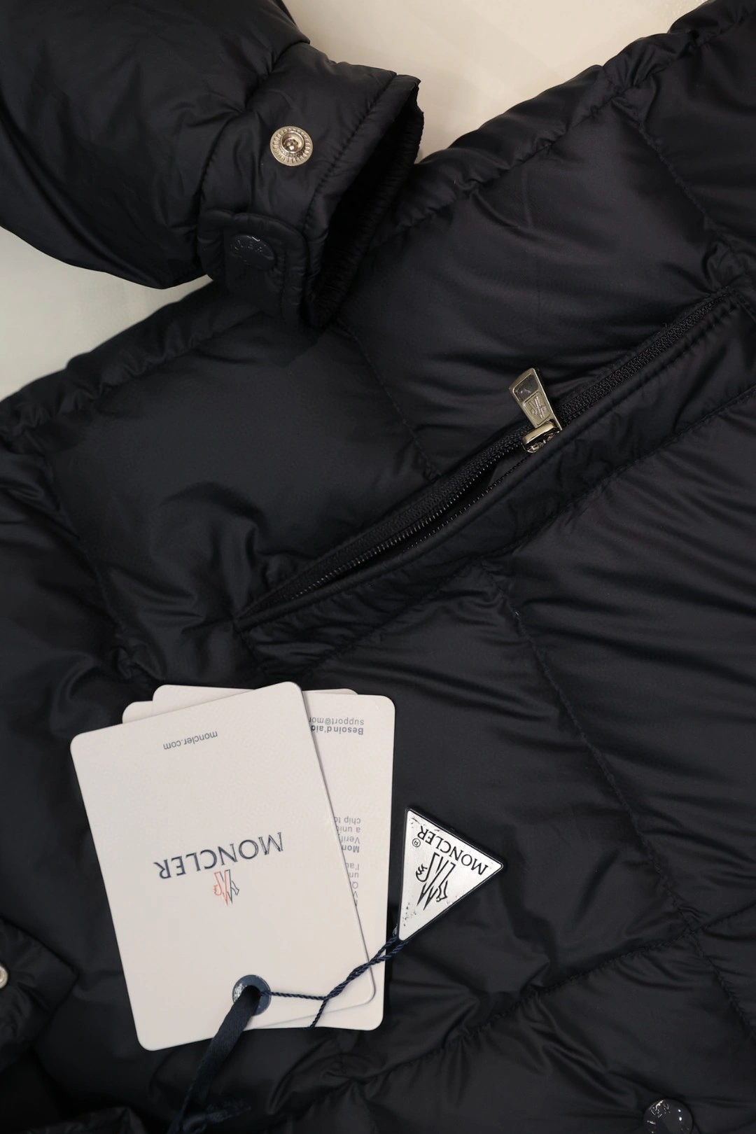 Moncler Down Jackets EyeCatching 145913