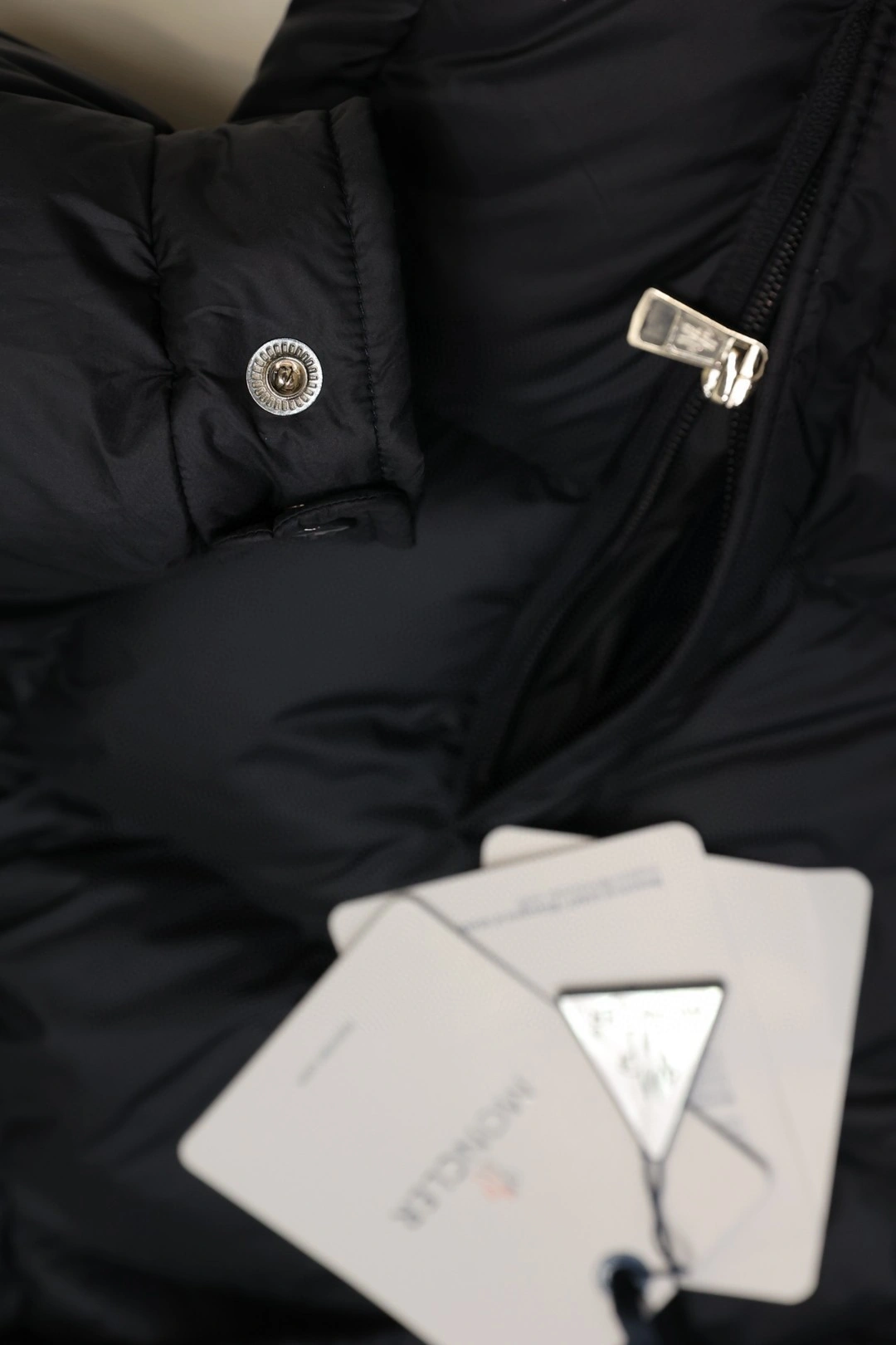 Moncler Down Jackets EyeCatching 145913