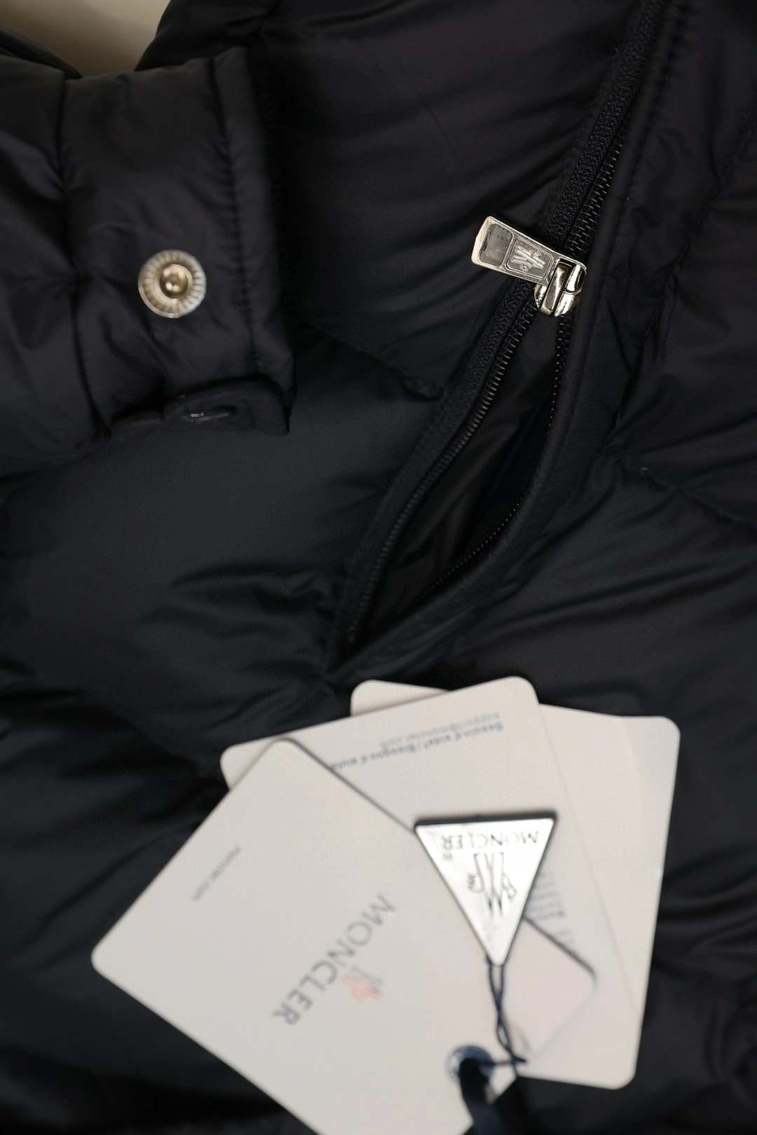 Moncler Down Jackets EyeCatching 145913