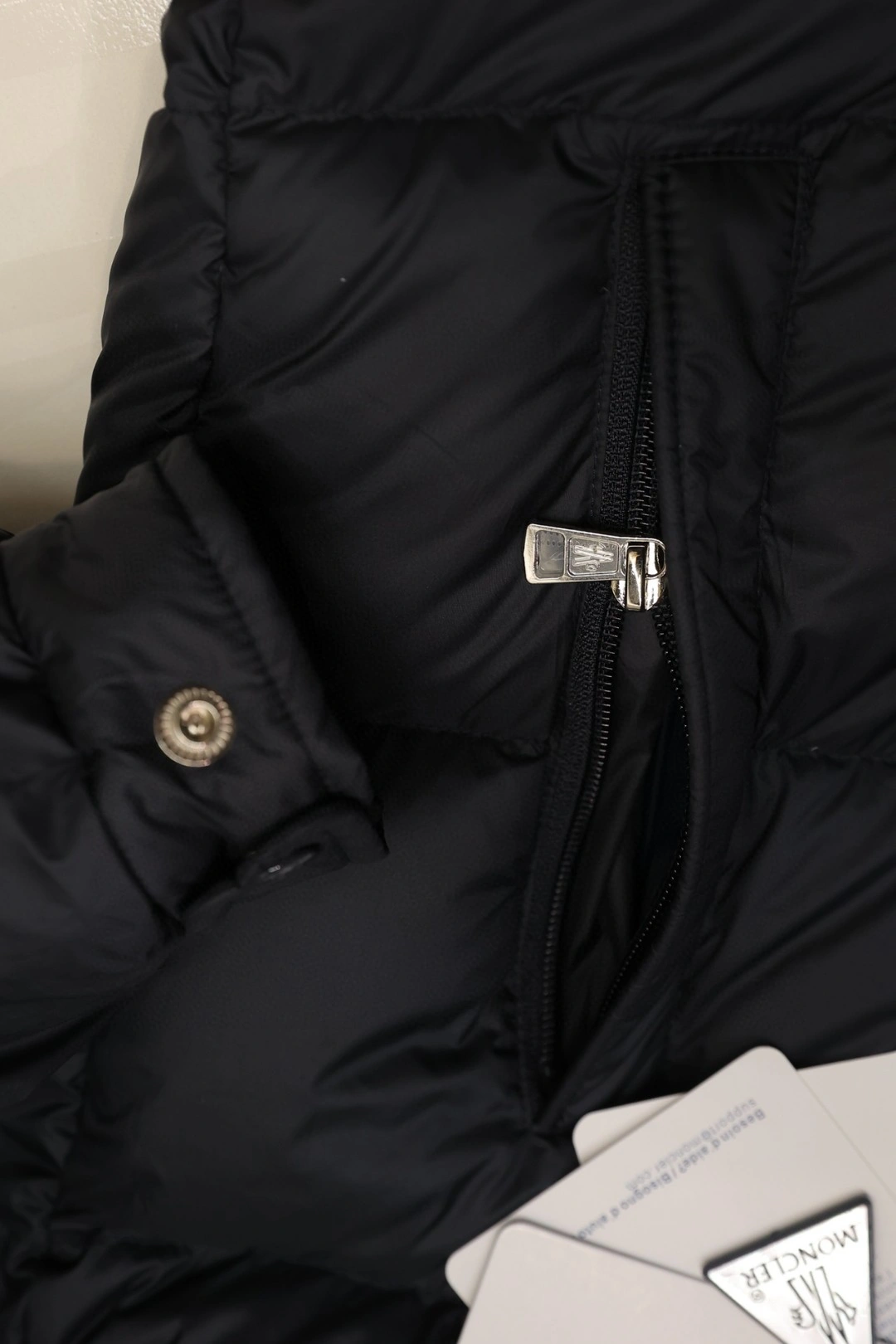 Moncler Down Jackets EyeCatching 145913
