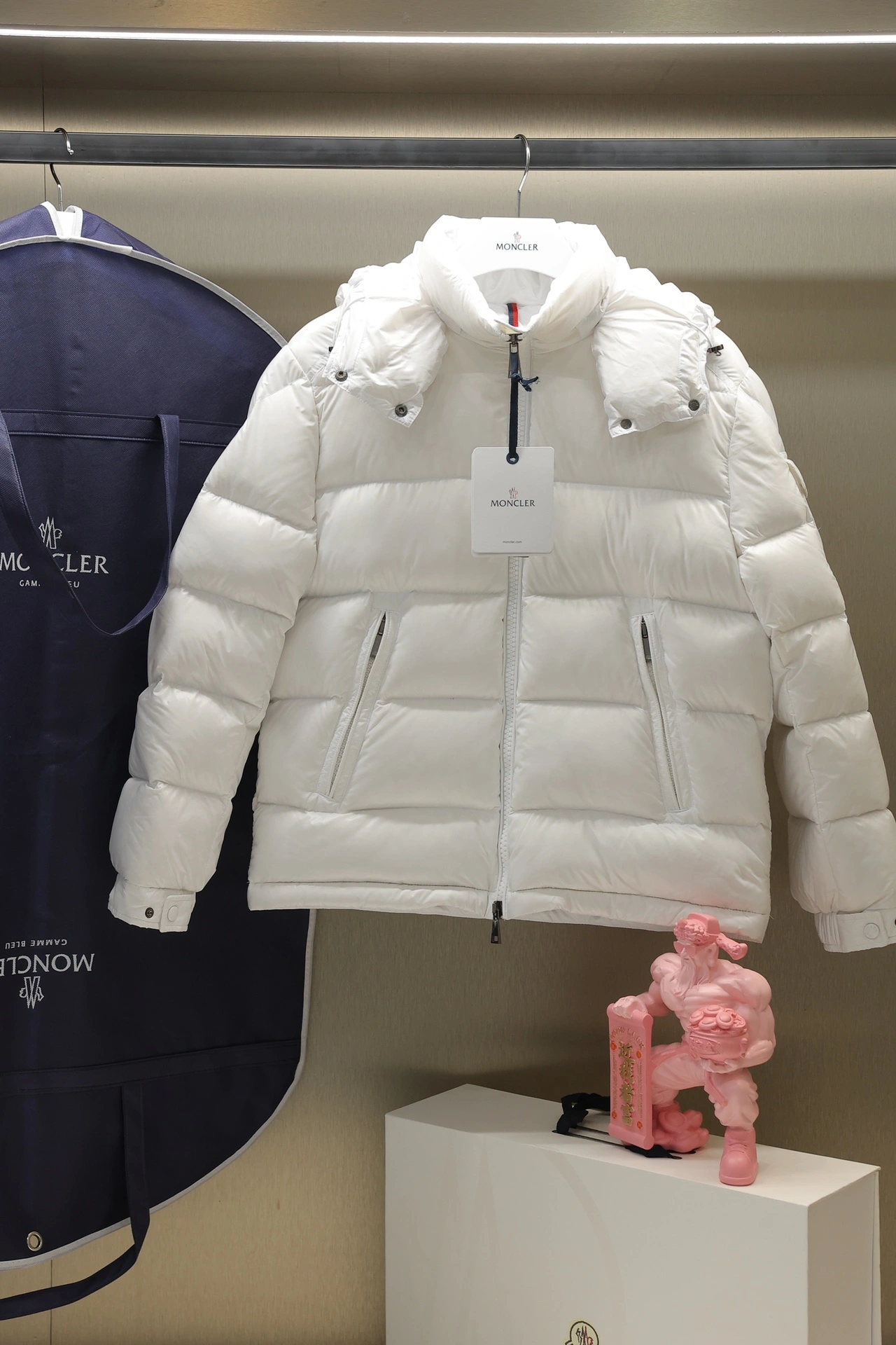 Resilient Moncler Down Jackets 145930