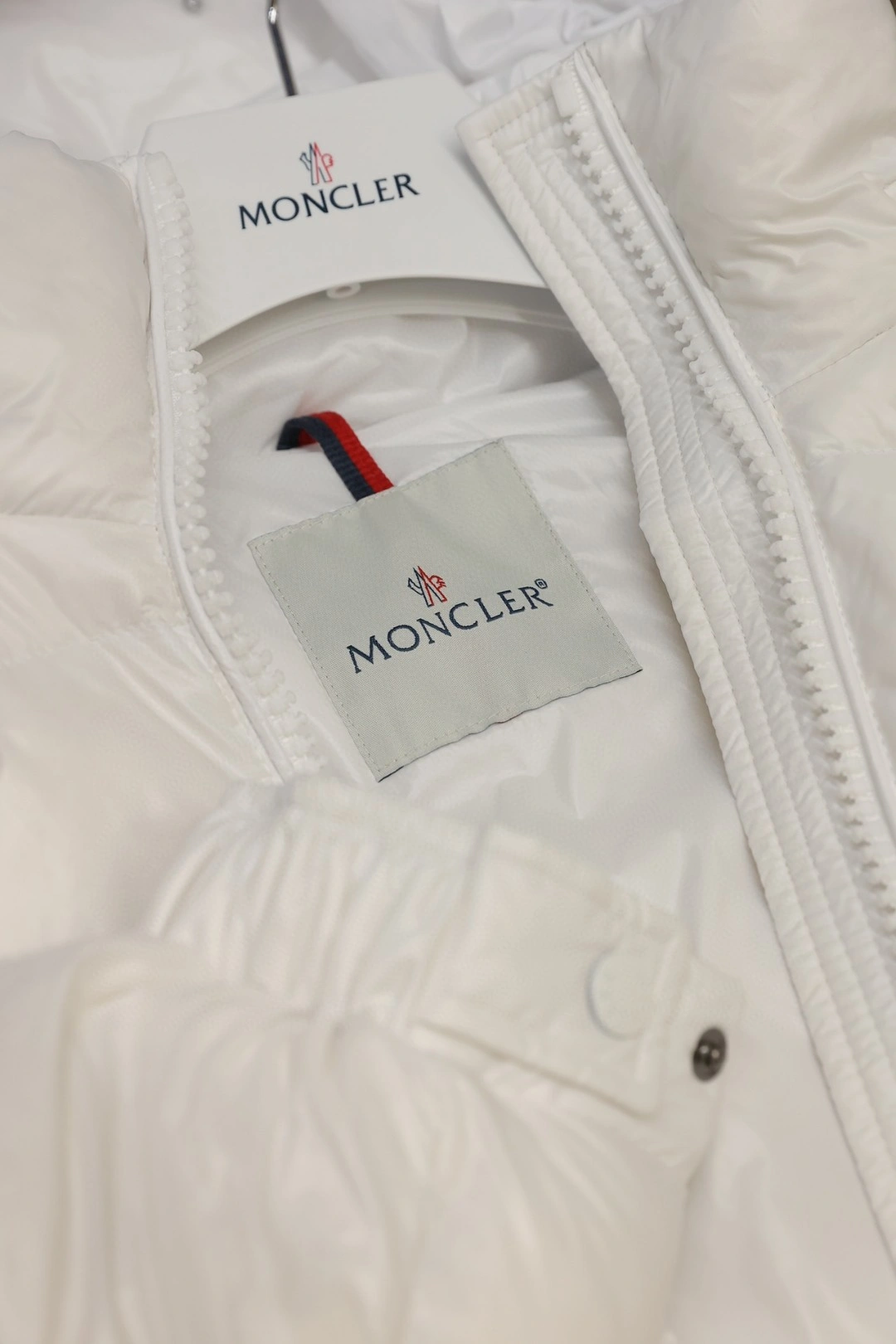 Resilient Moncler Down Jackets 145930