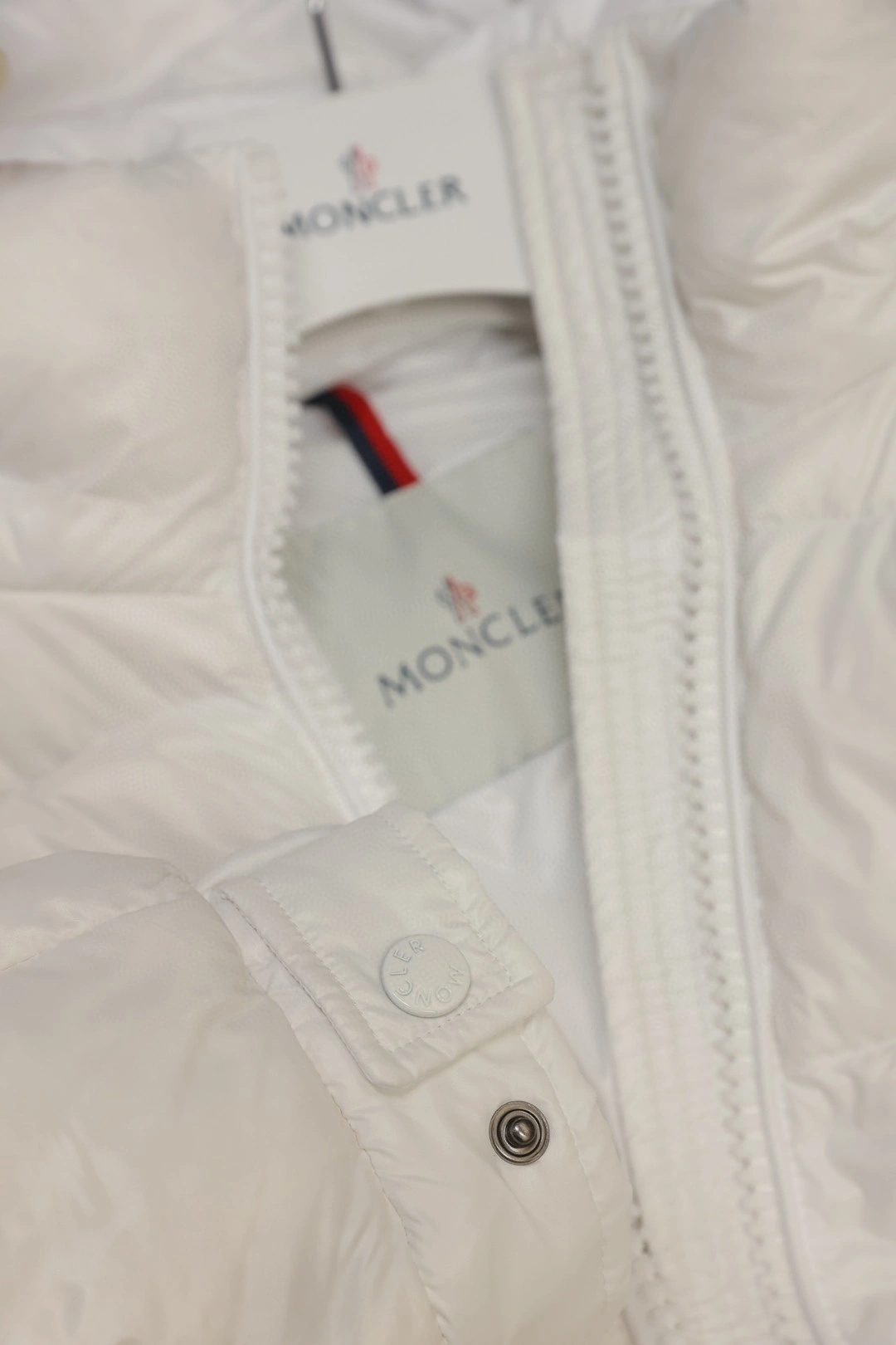 Resilient Moncler Down Jackets 145930