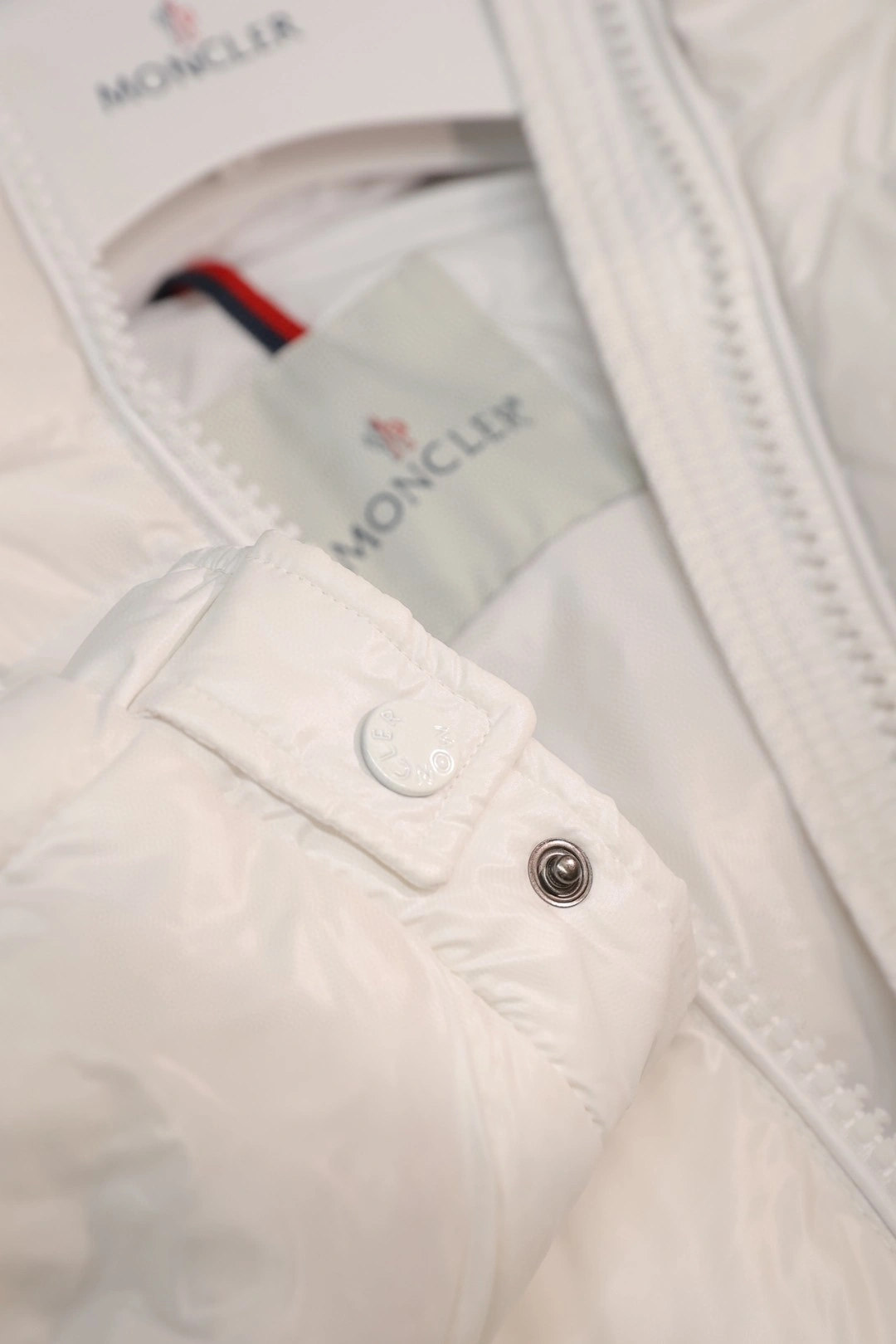 Resilient Moncler Down Jackets 145930