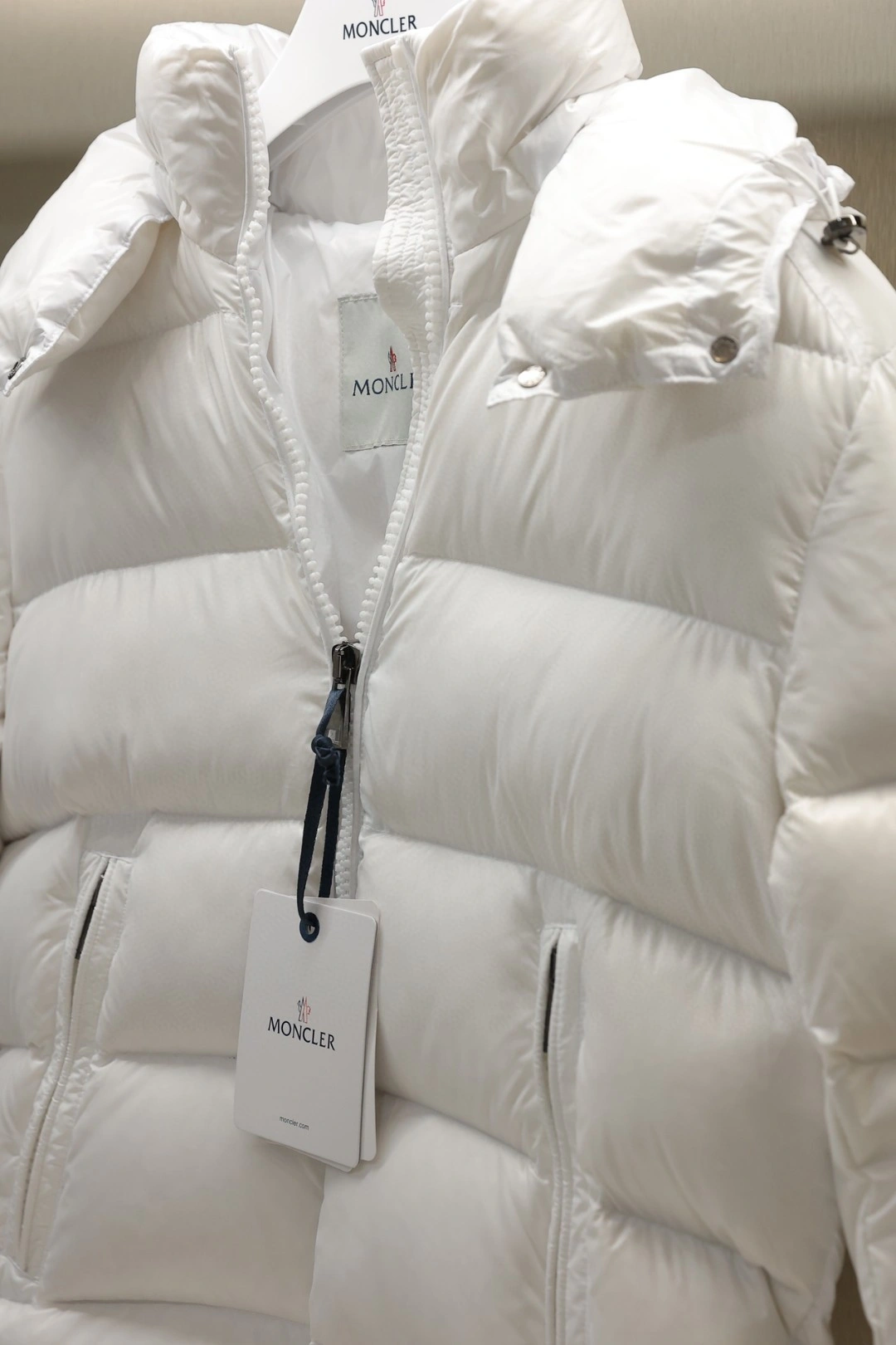 Resilient Moncler Down Jackets 145930