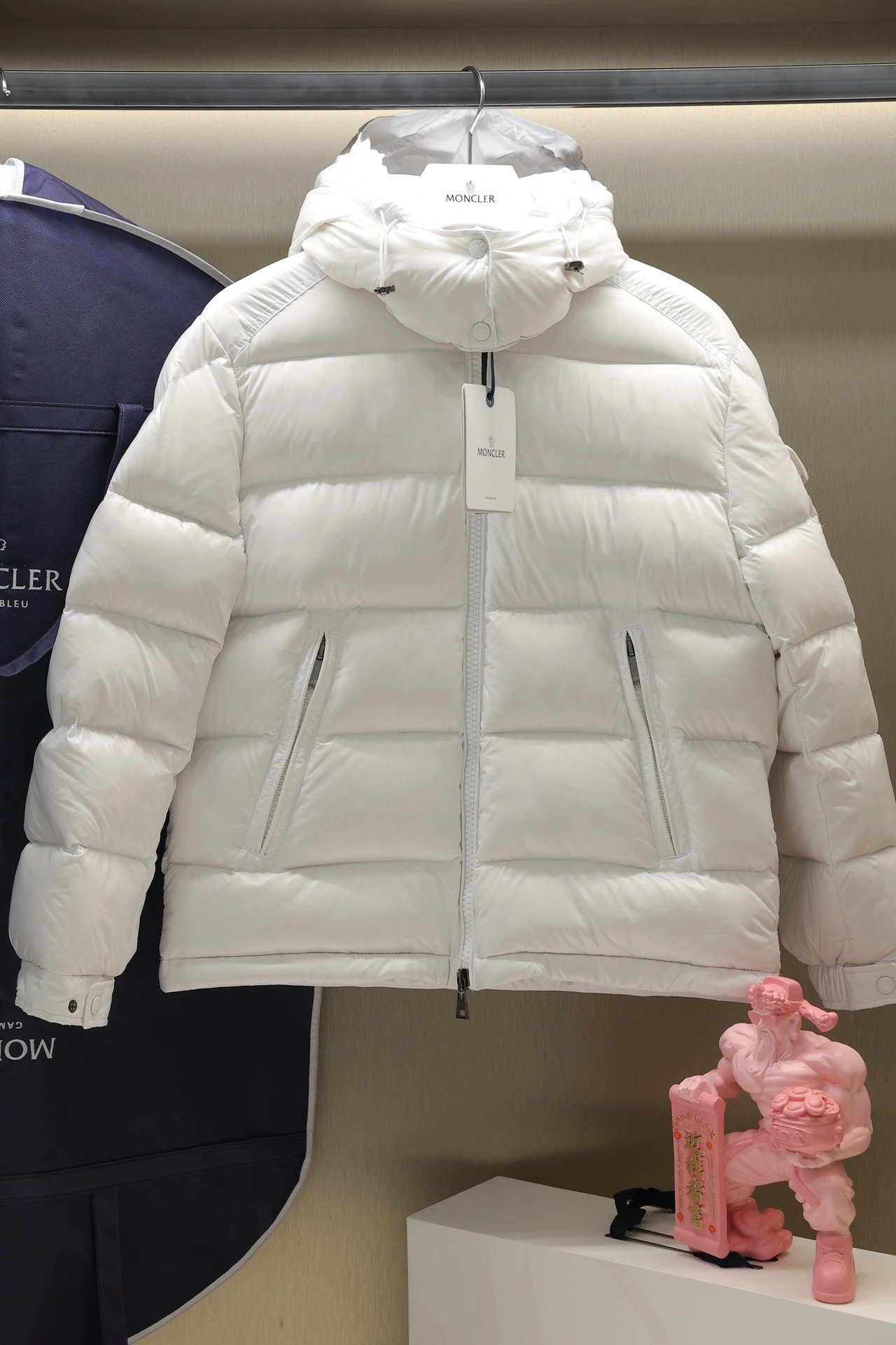 Resilient Moncler Down Jackets 145930