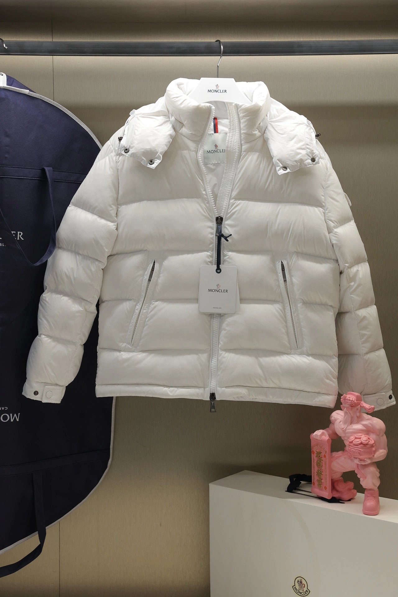 Resilient Moncler Down Jackets 145930