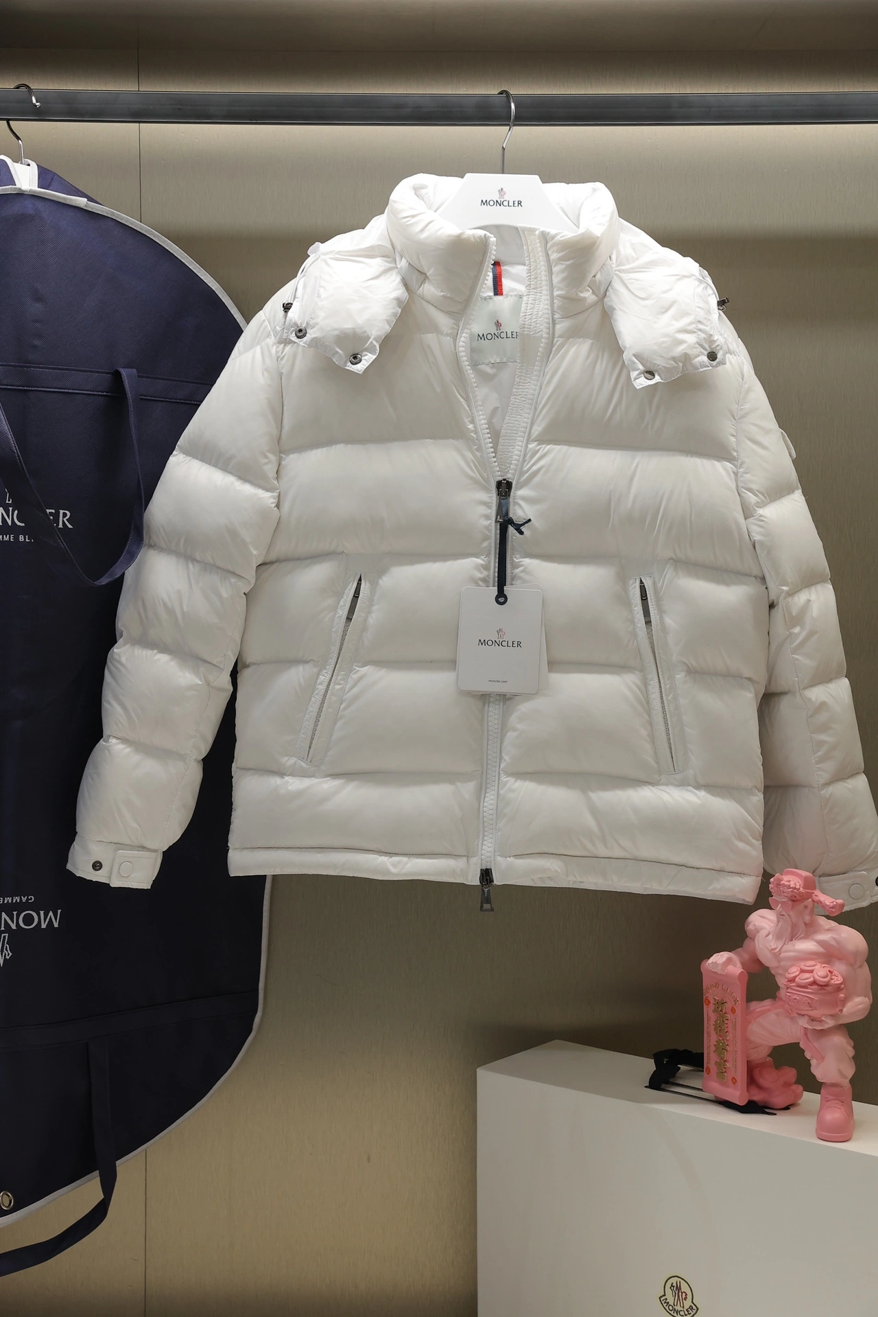 Resilient Moncler Down Jackets 145930