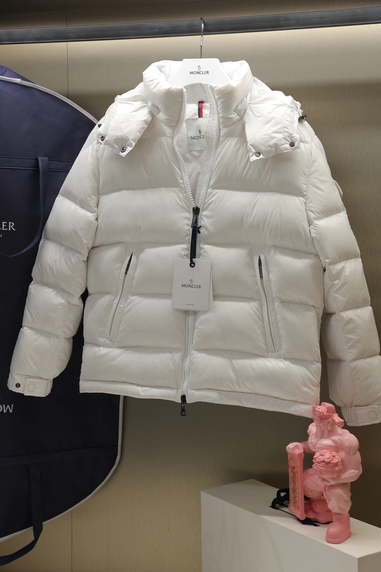 Resilient Moncler Down Jackets 145930