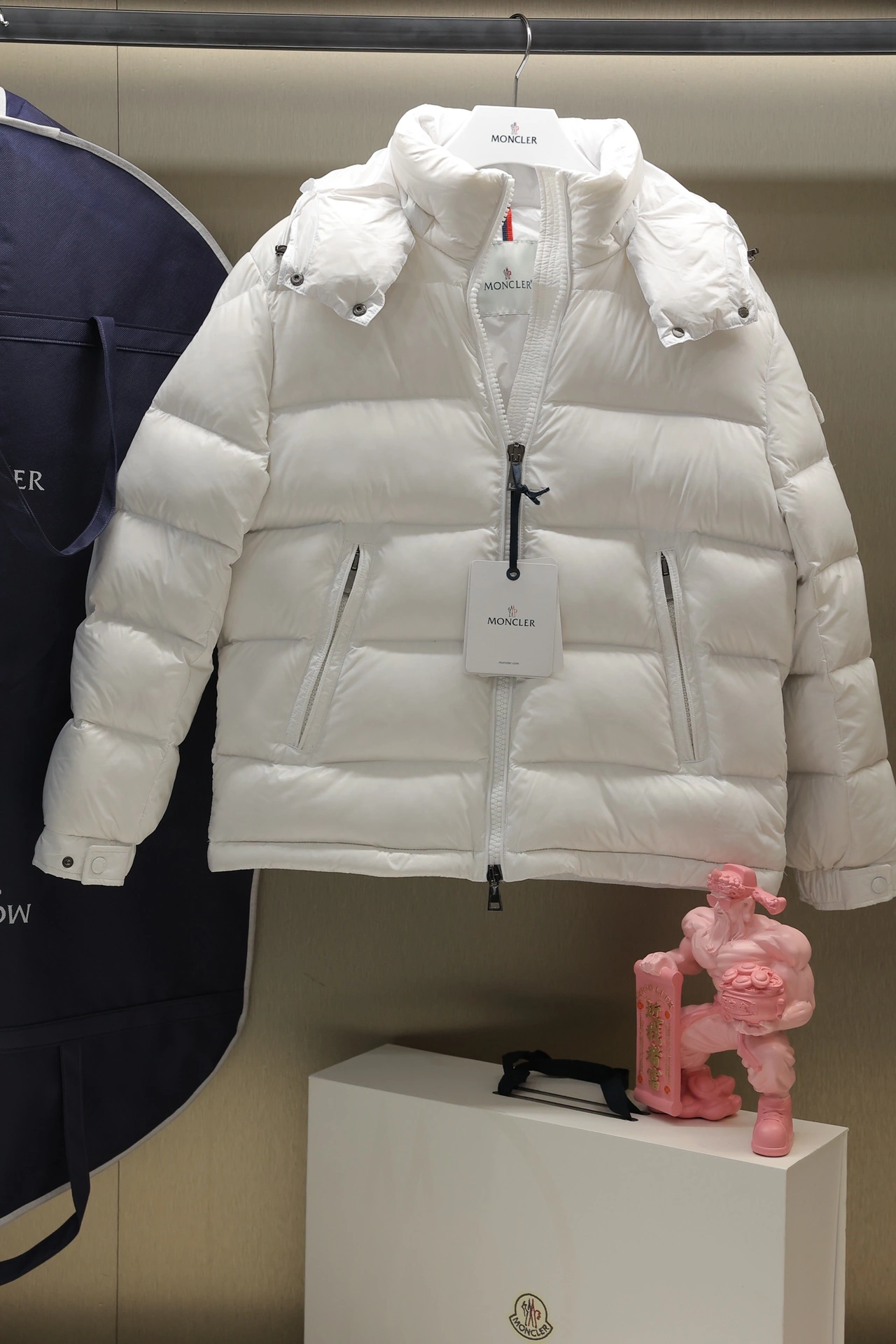Resilient Moncler Down Jackets 145930