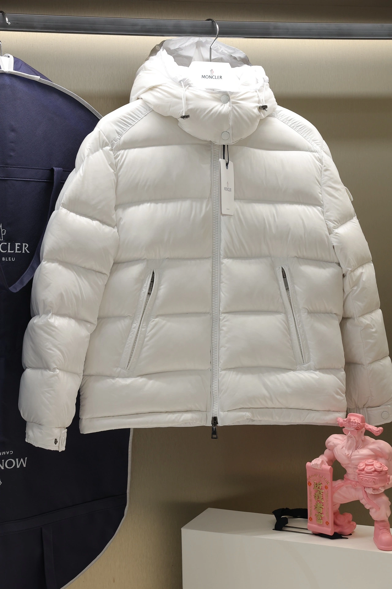 Resilient Moncler Down Jackets 145930
