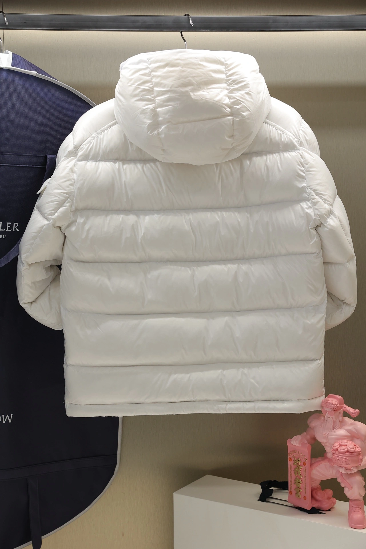 Resilient Moncler Down Jackets 145930