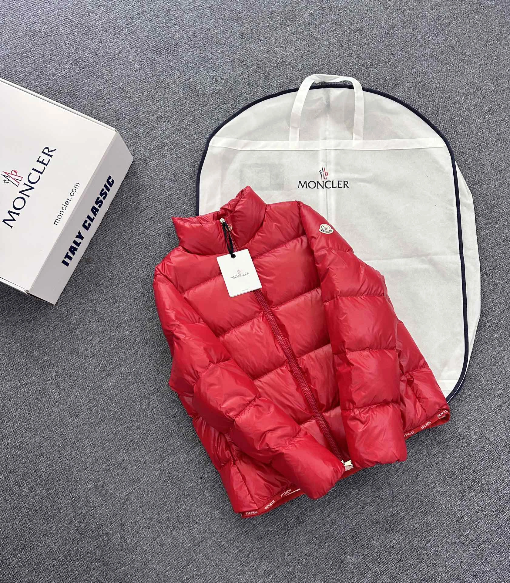 Moncler Down Jackets Supportive 145895