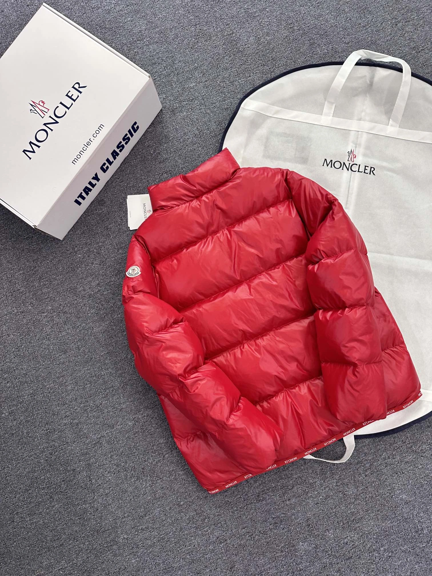 Moncler Down Jackets Supportive 145895