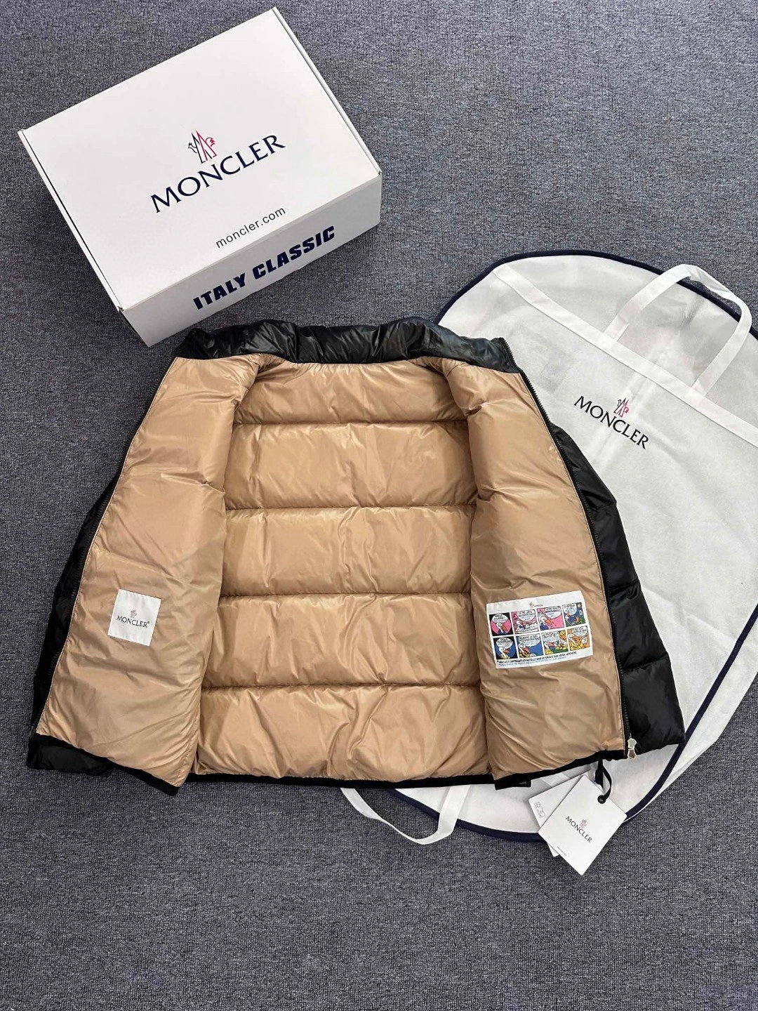 Vibrant Moncler Down Jackets 145894
