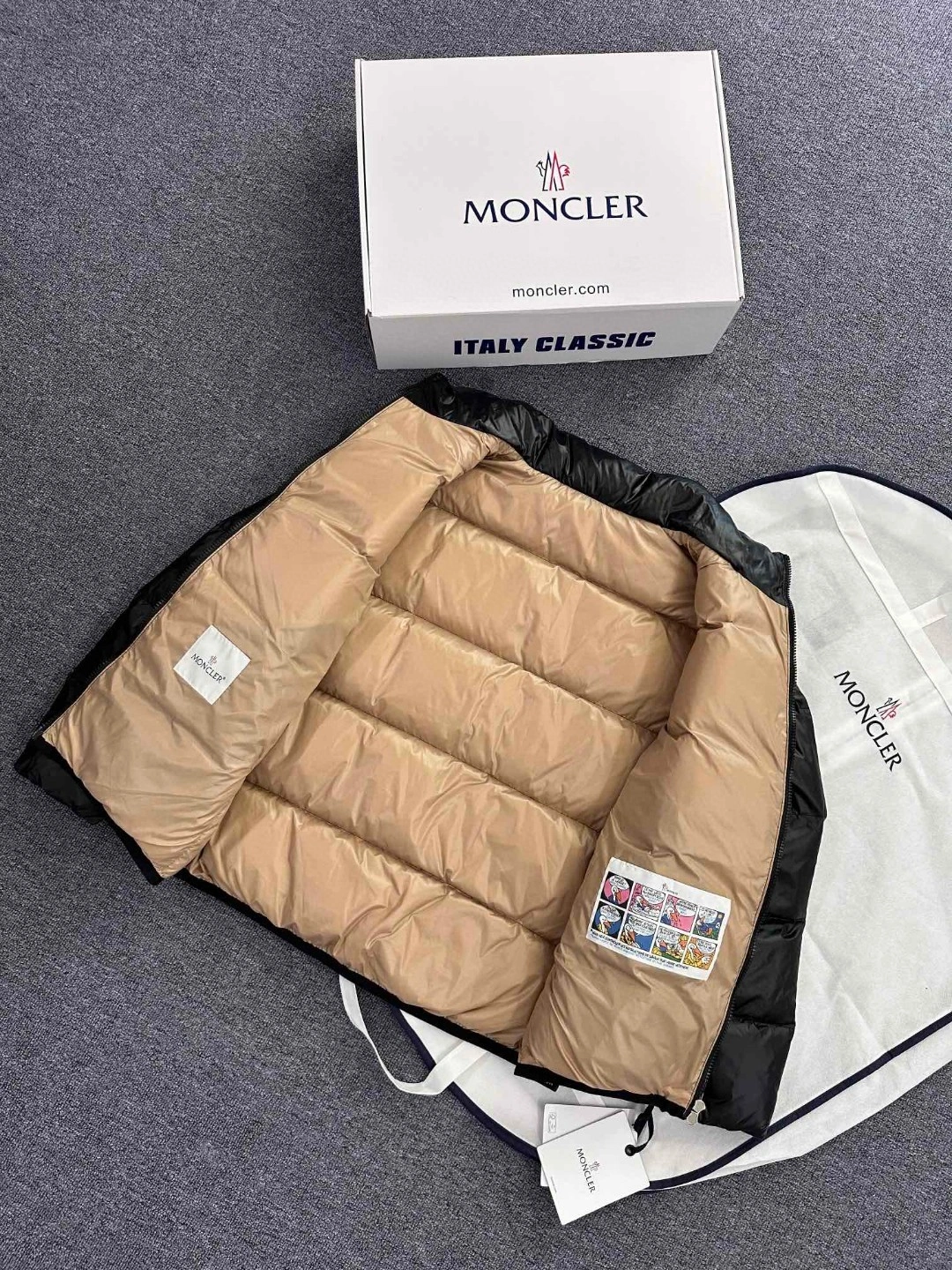 Vibrant Moncler Down Jackets 145894