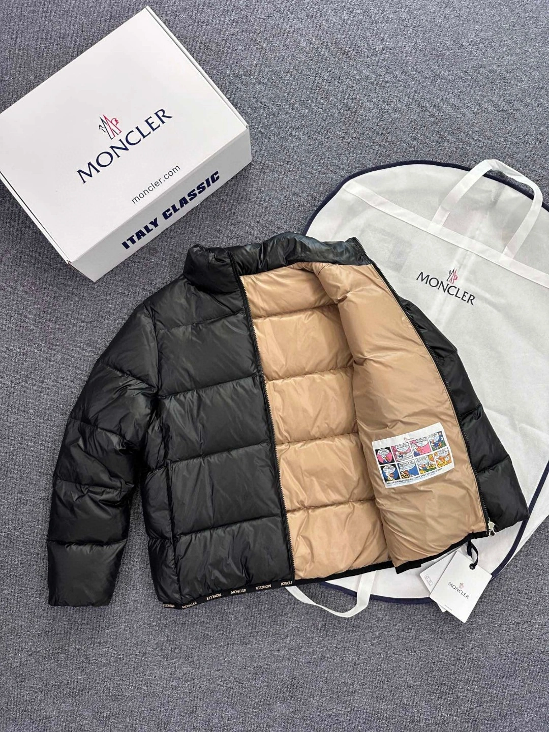 Vibrant Moncler Down Jackets 145894