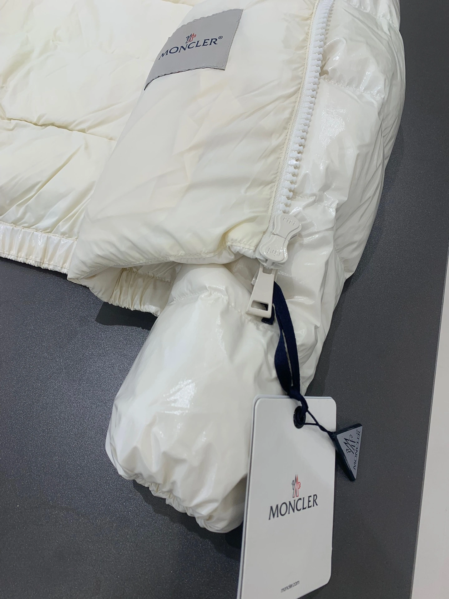 Moncler Down Jackets GoAnywhere 145885