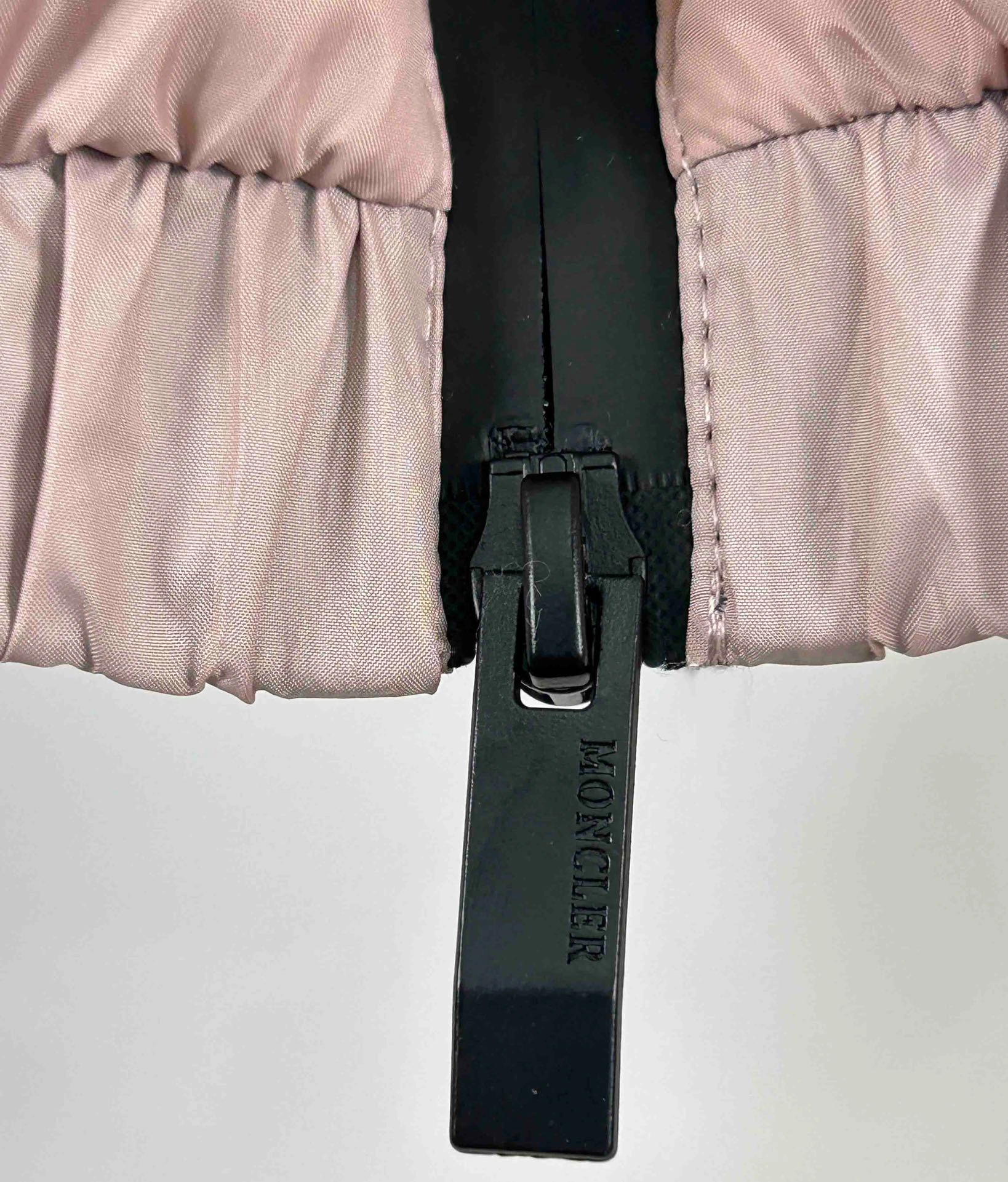 Moncler Down Jackets Breathable 145874