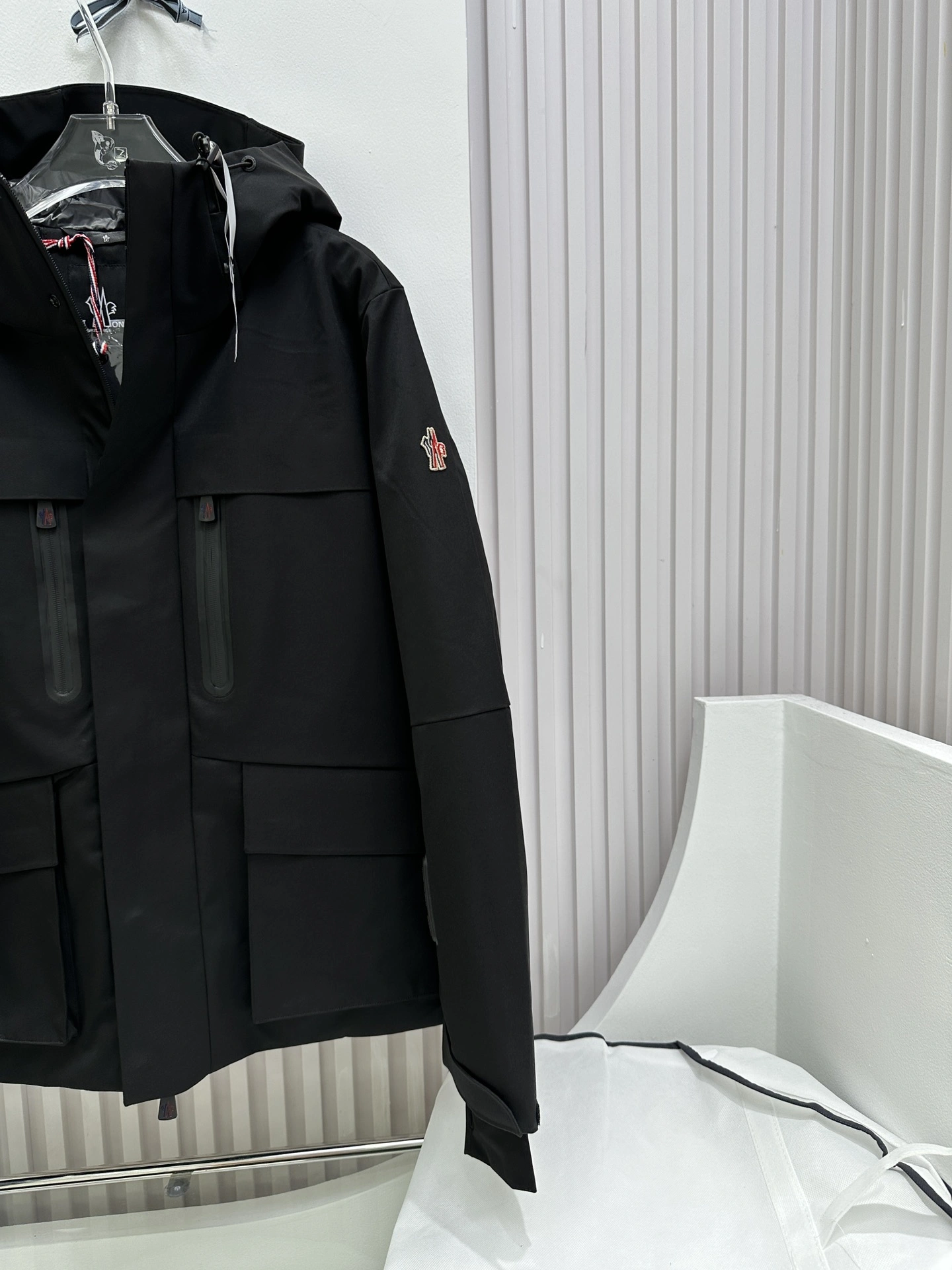 Moncler Down Jackets Bold 145871