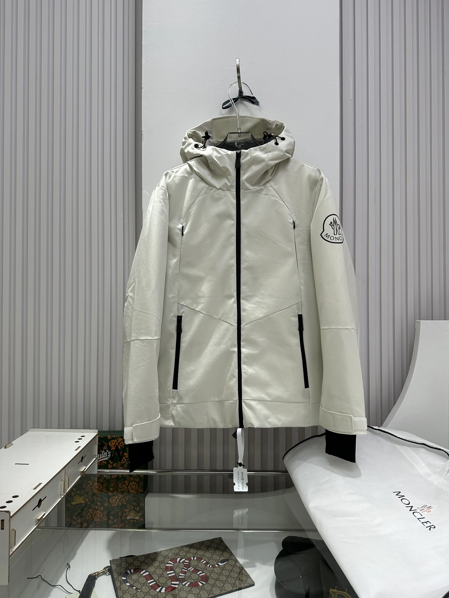 Moncler Down Jackets Sporty 145866