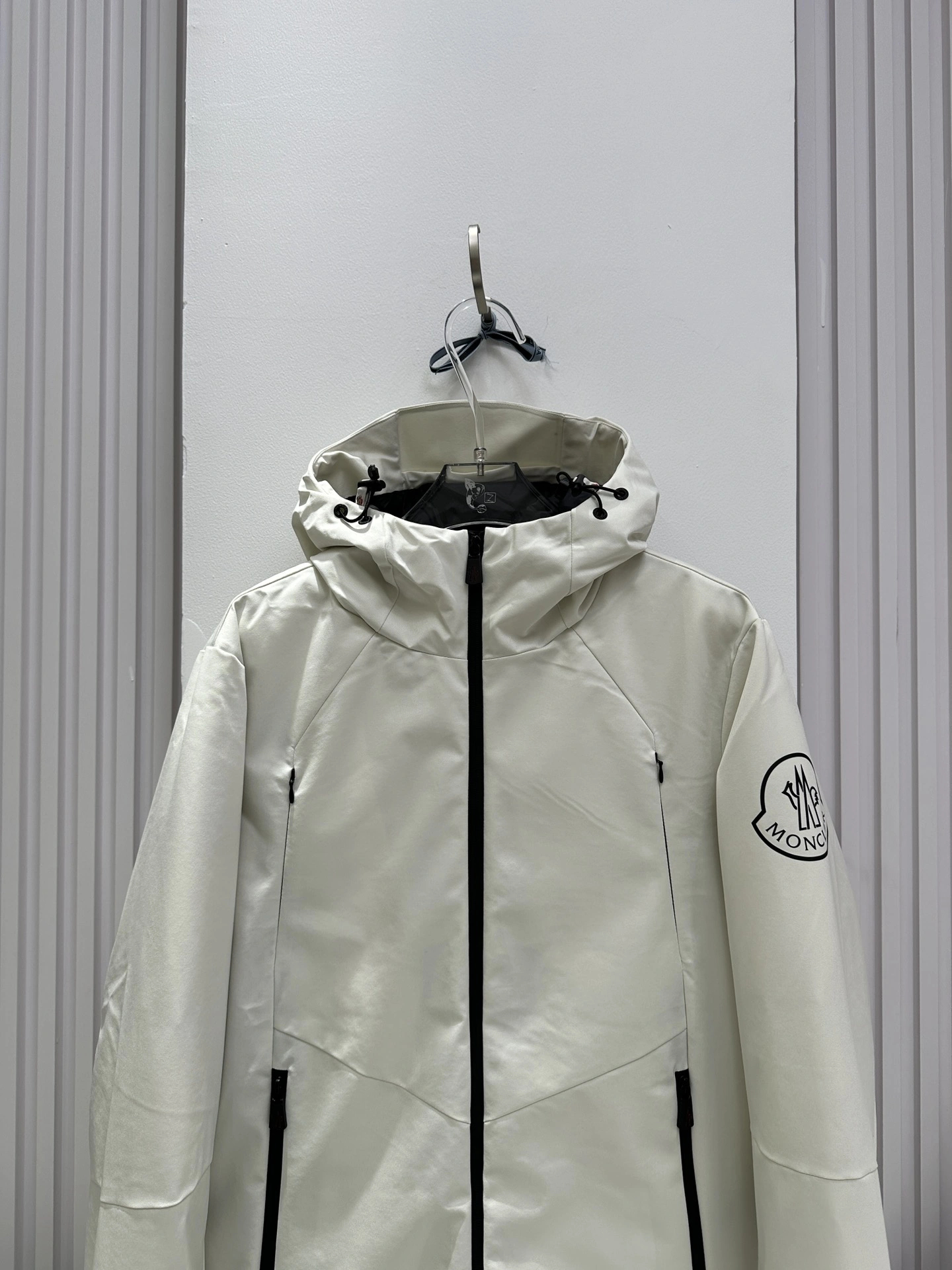Moncler Down Jackets Sporty 145866