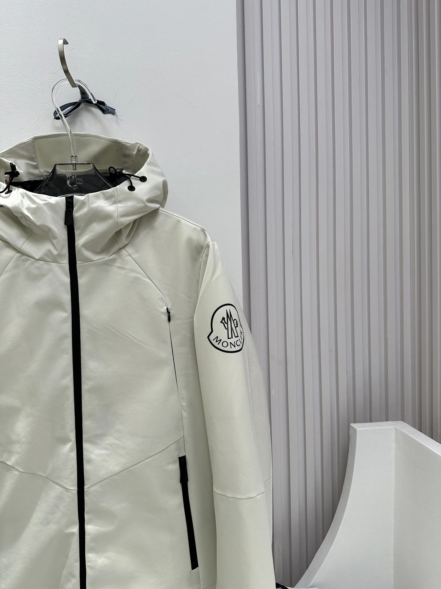 Moncler Down Jackets Sporty 145866