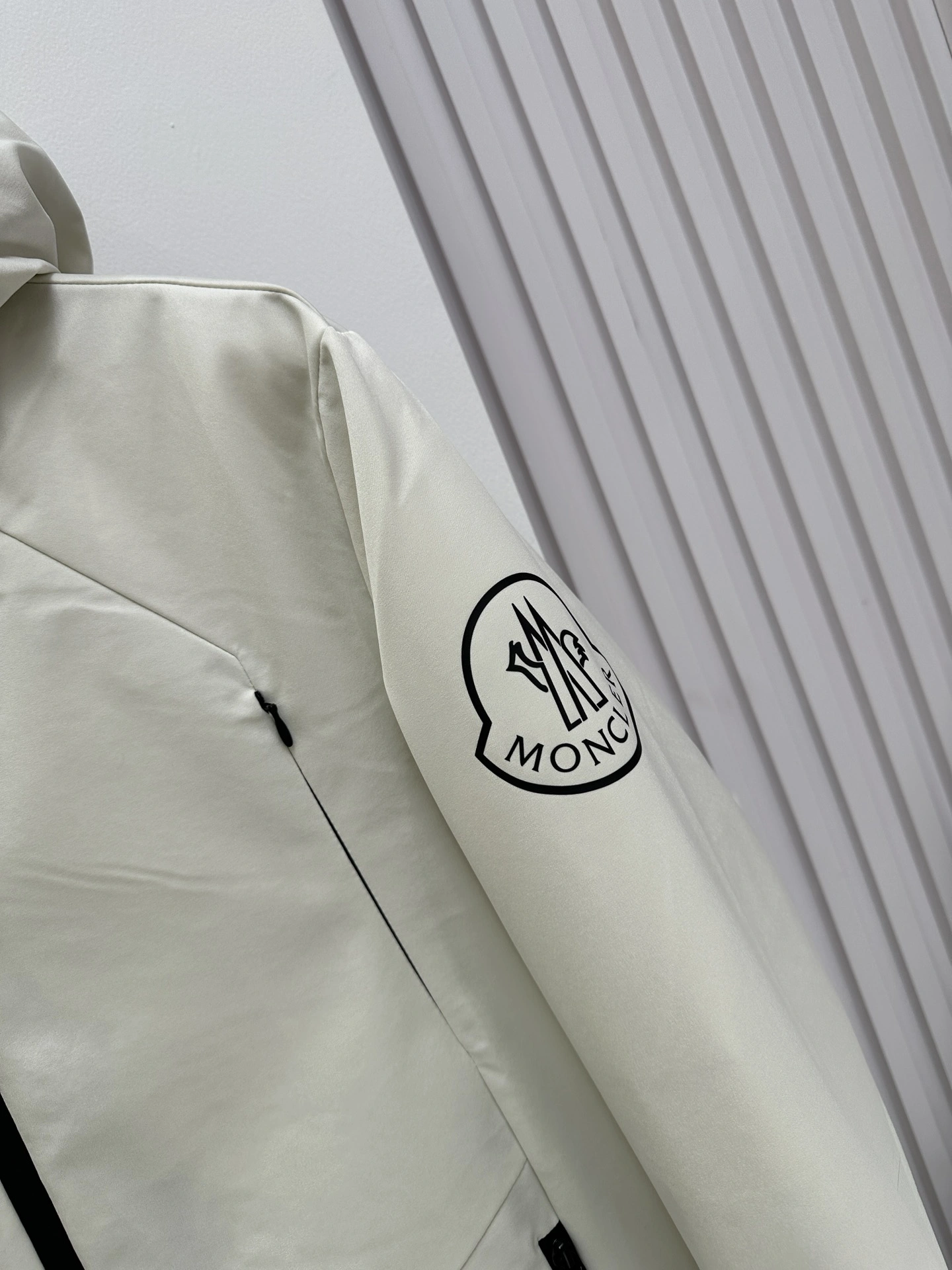 Moncler Down Jackets Sporty 145866