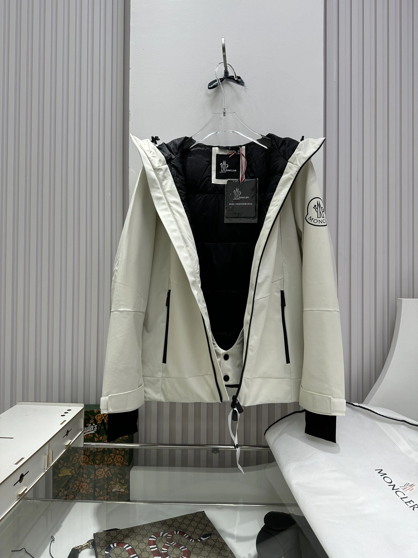 Moncler Down Jackets Sporty 145866