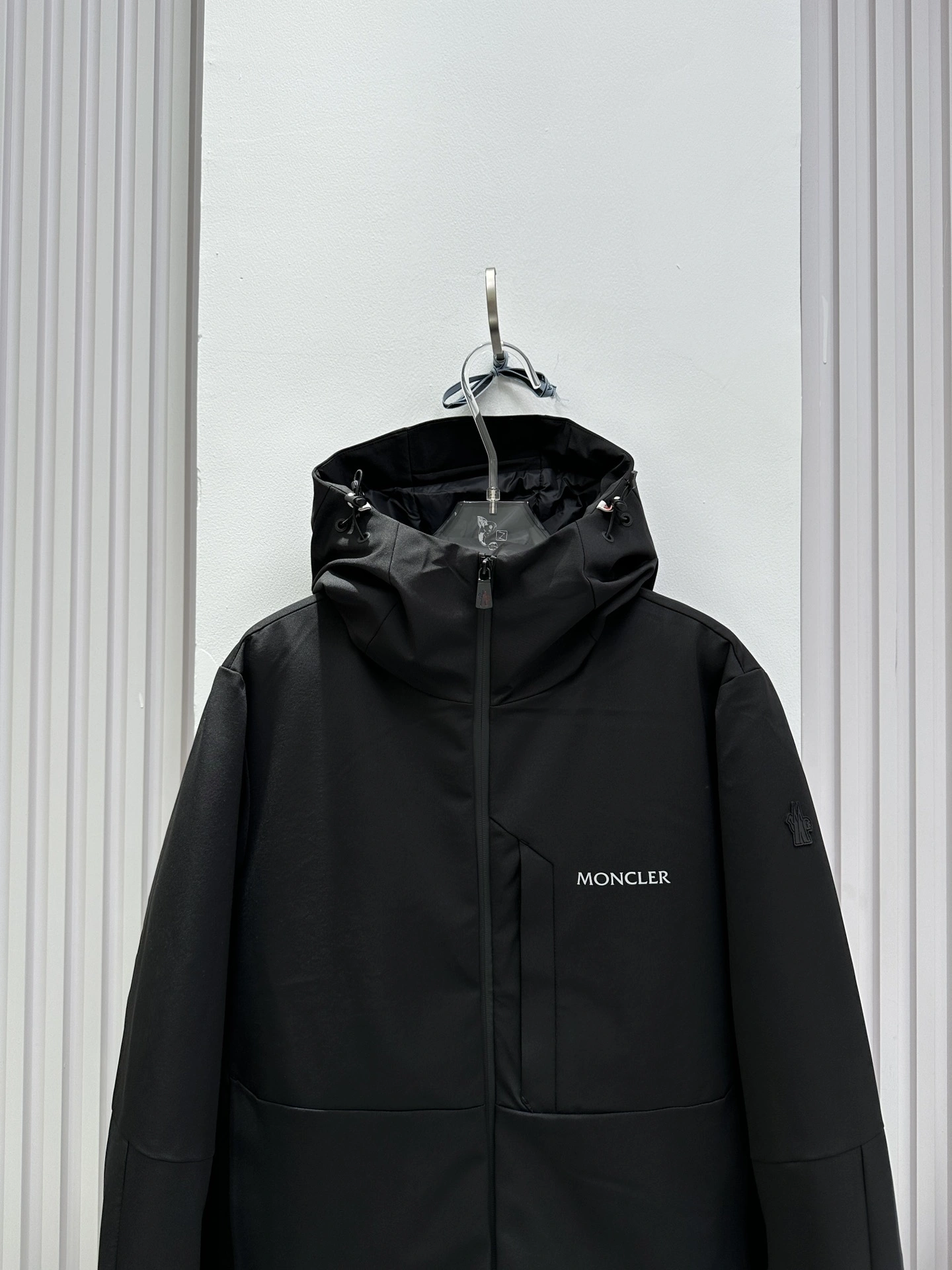 Vibrant Moncler Down Jackets 145857