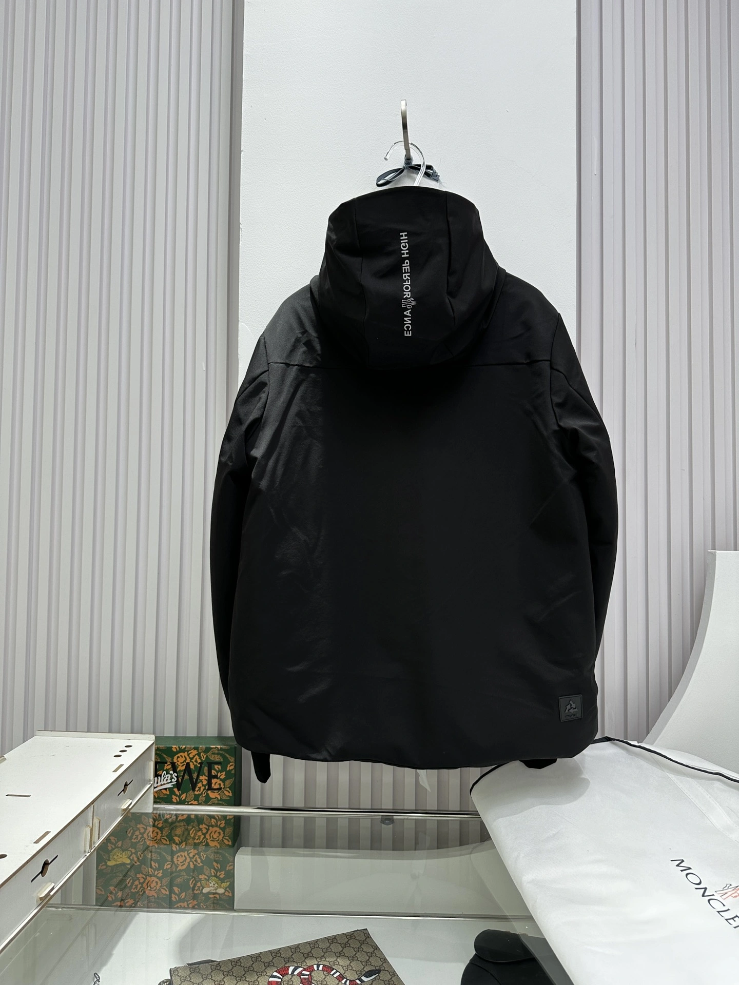 Vibrant Moncler Down Jackets 145857