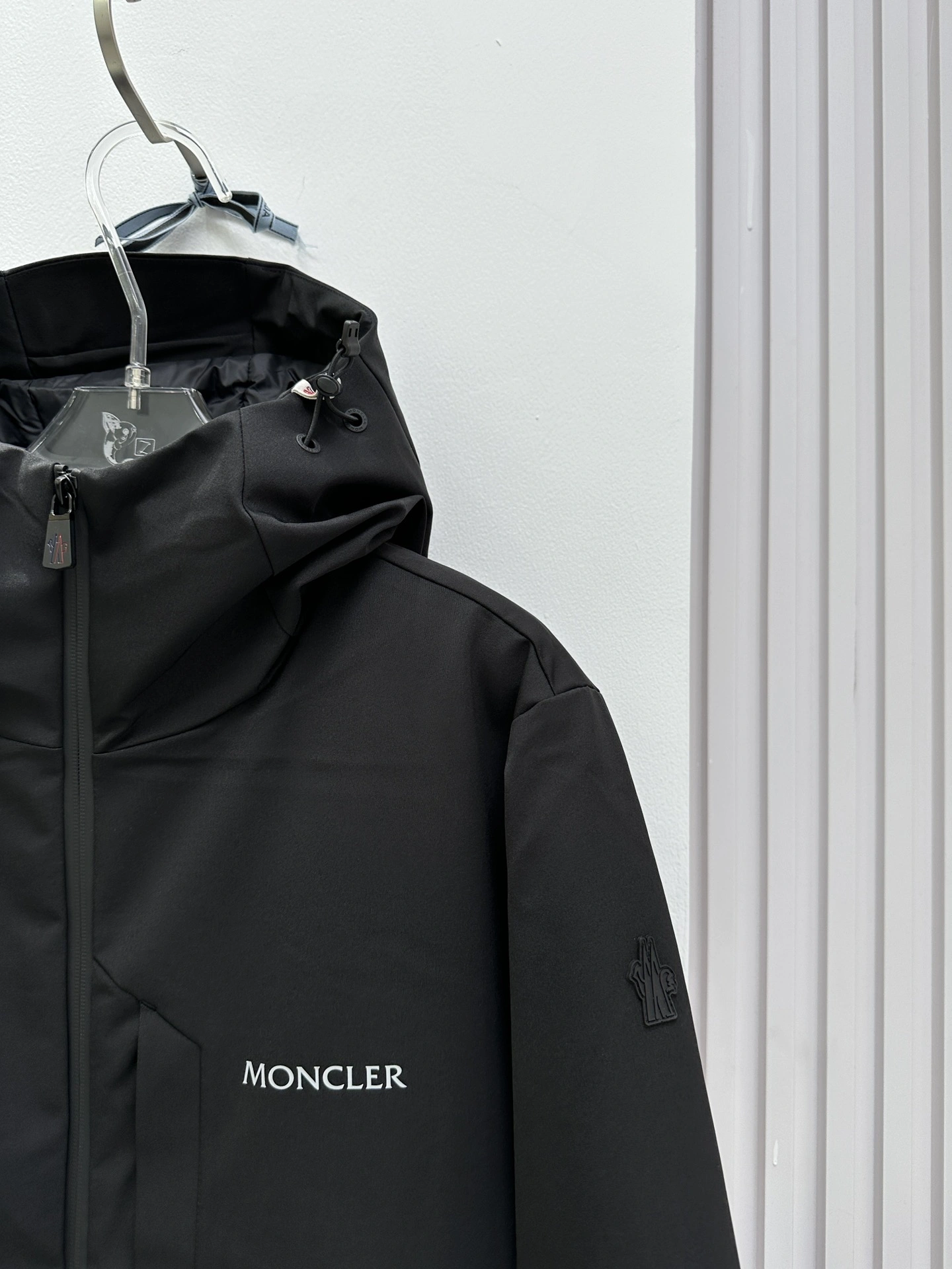 Vibrant Moncler Down Jackets 145857