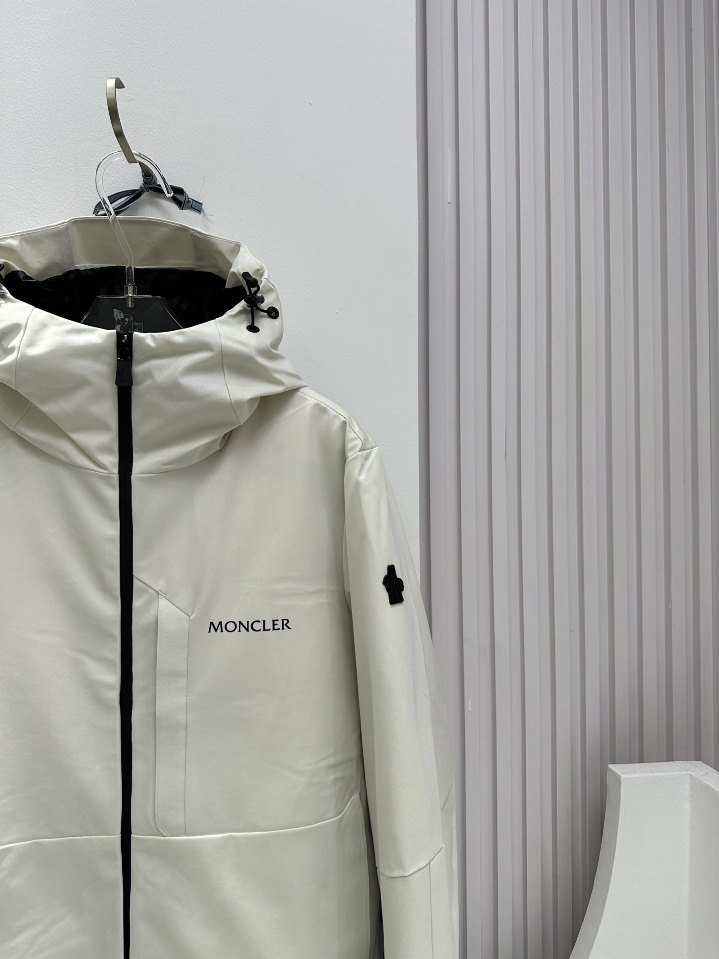 Moncler Down Jackets Practical 145863