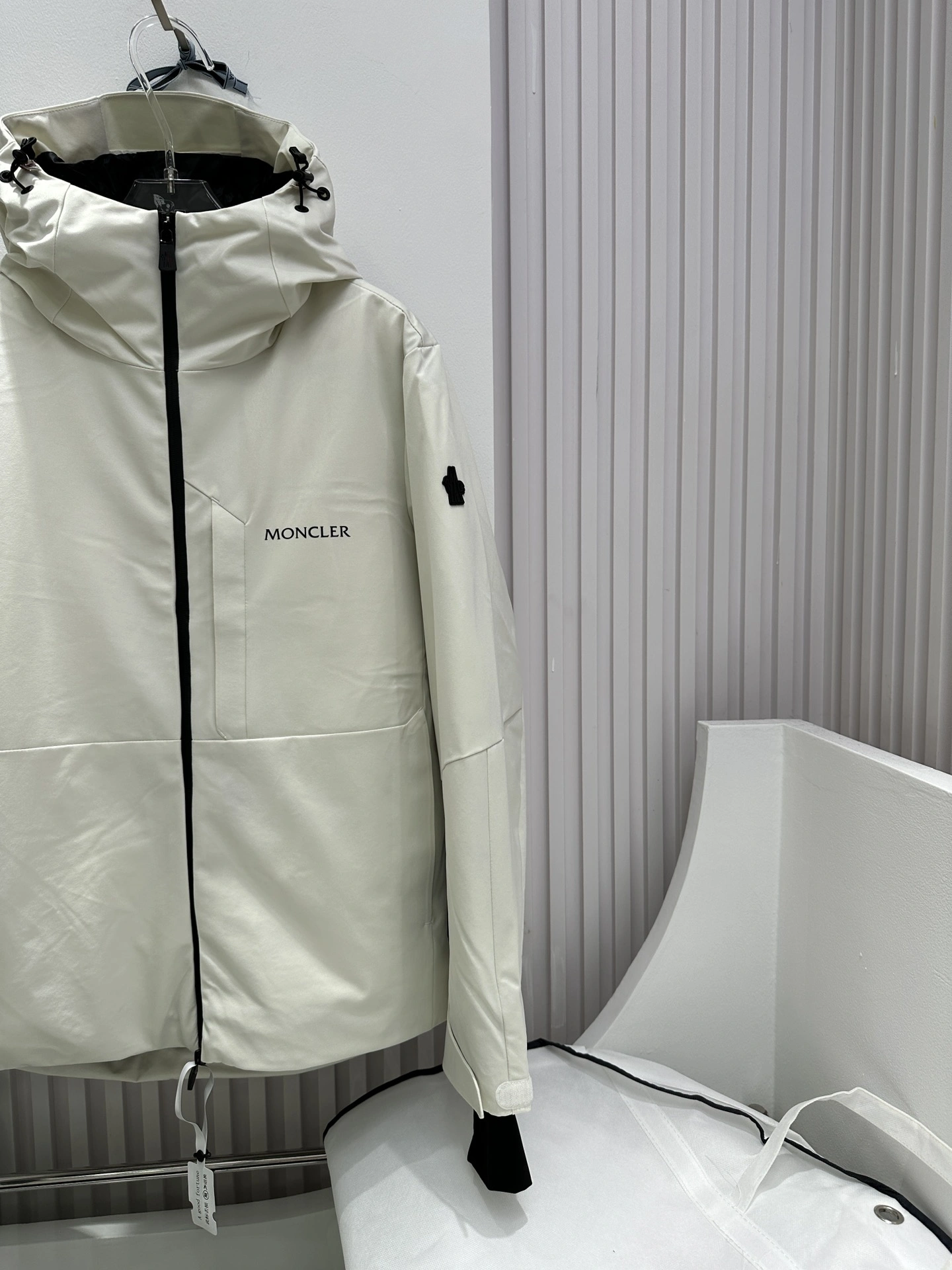 Moncler Down Jackets Practical 145863