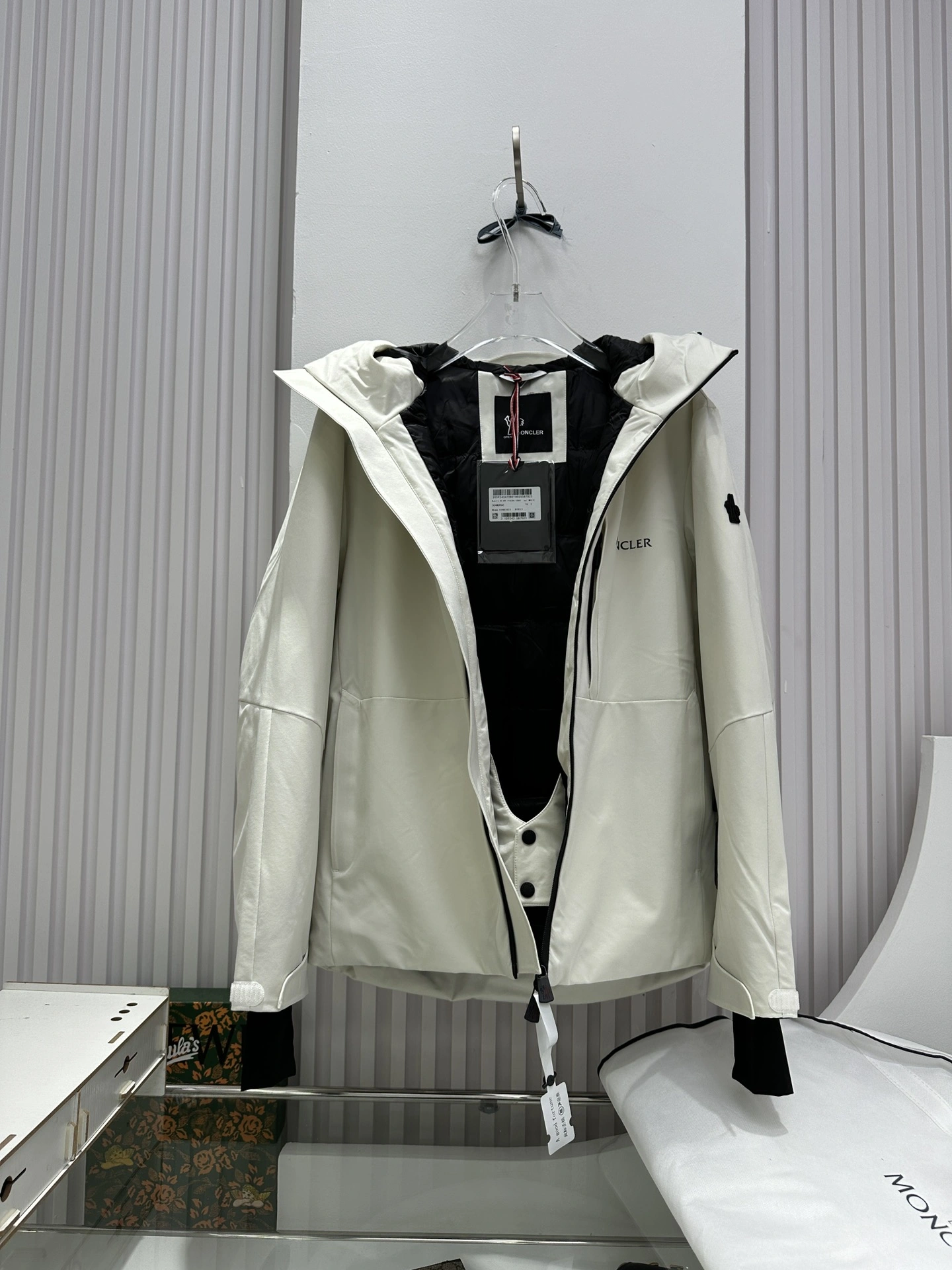 Moncler Down Jackets Practical 145863